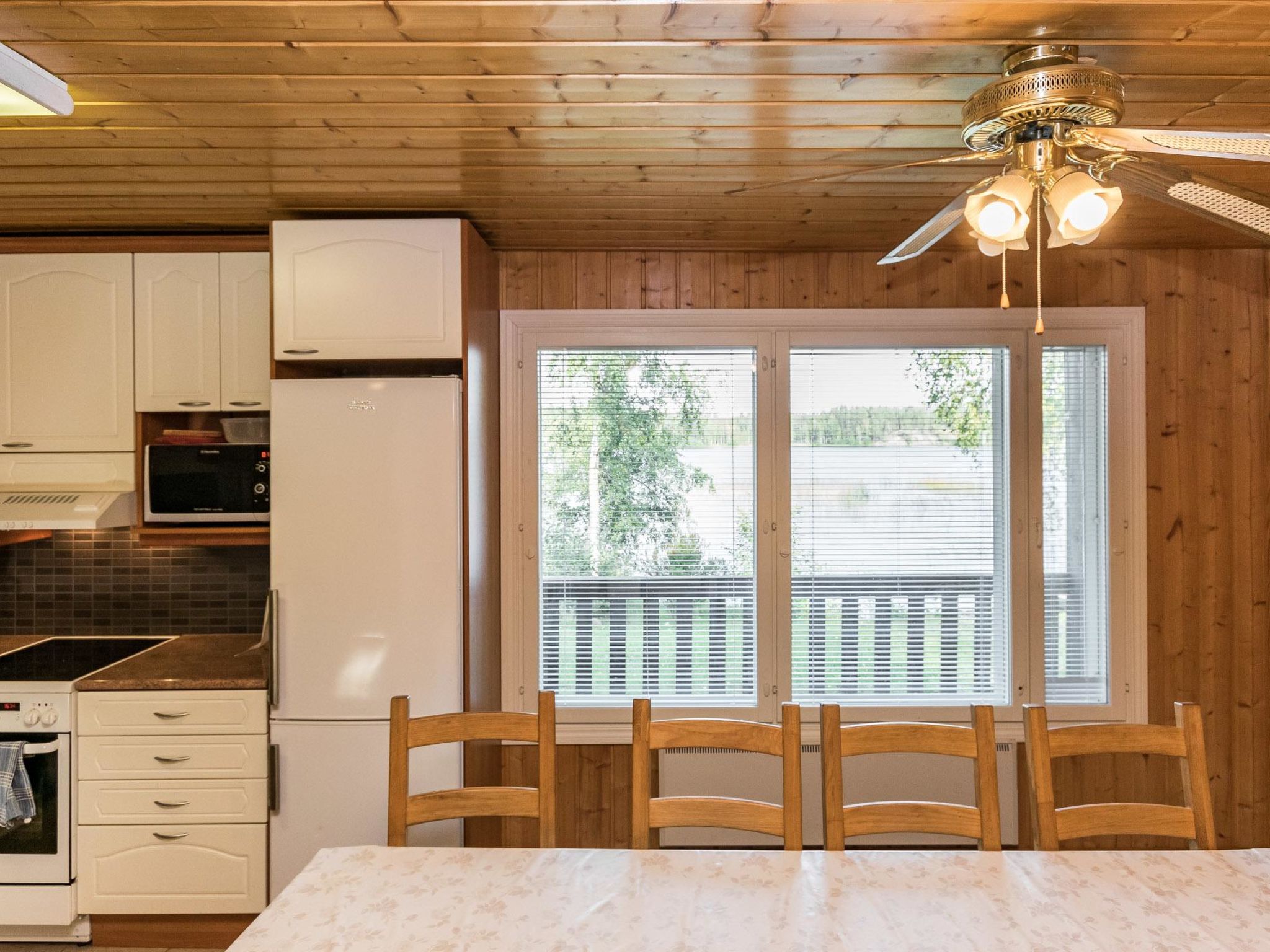 Aurinkopaikka-Inside