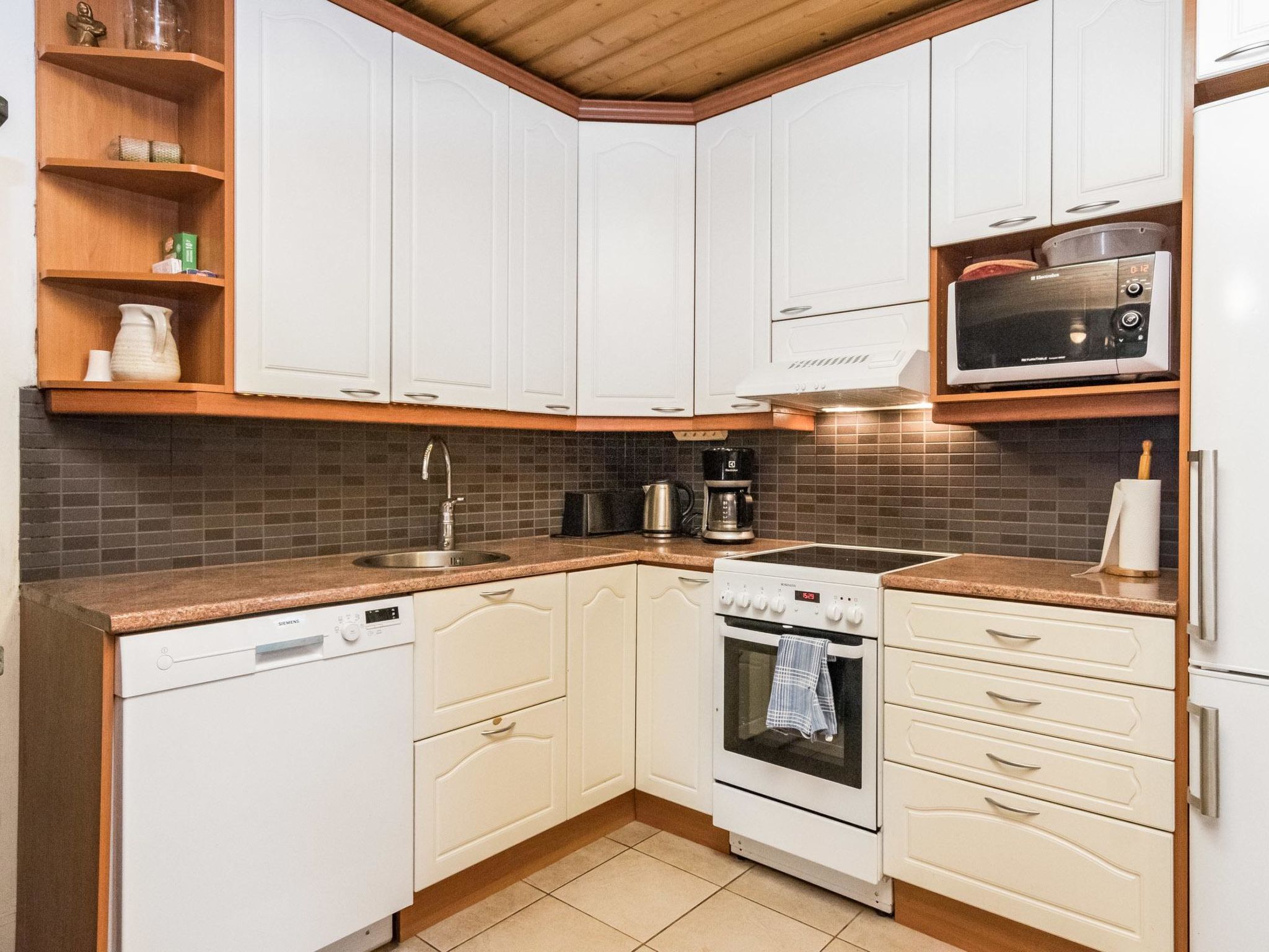 Aurinkopaikka-Inside