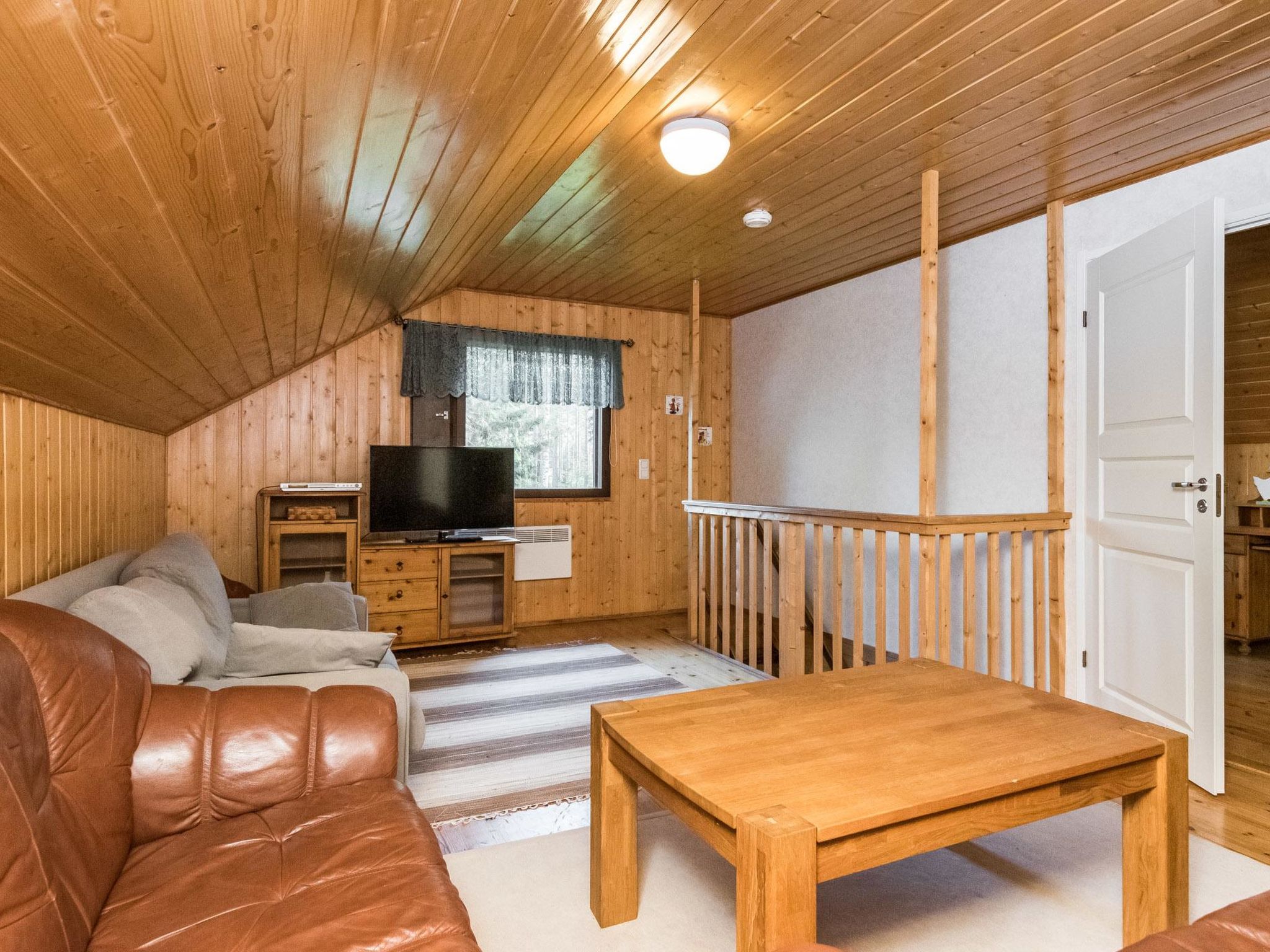 Aurinkopaikka-Inside