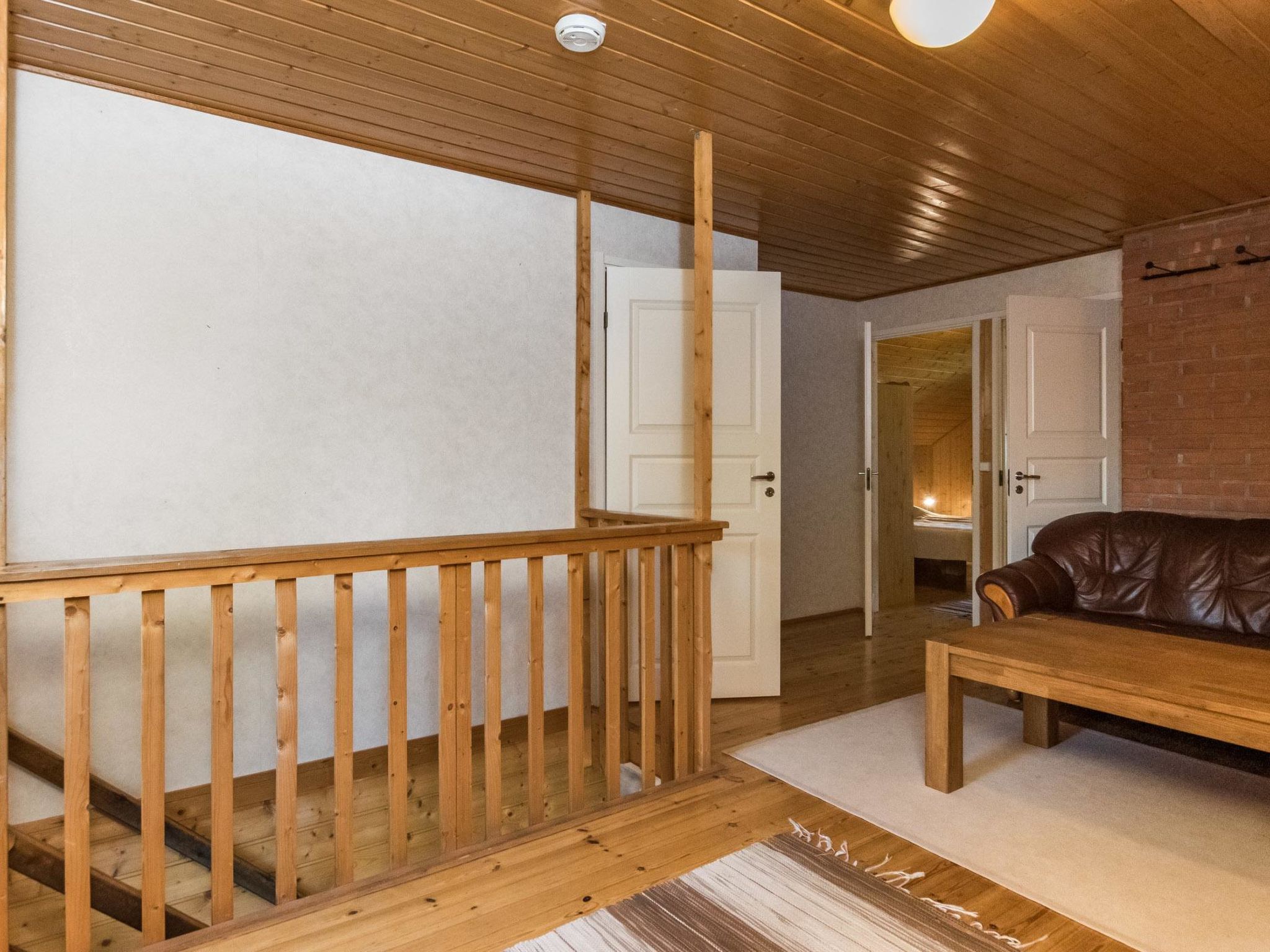 Aurinkopaikka-Inside