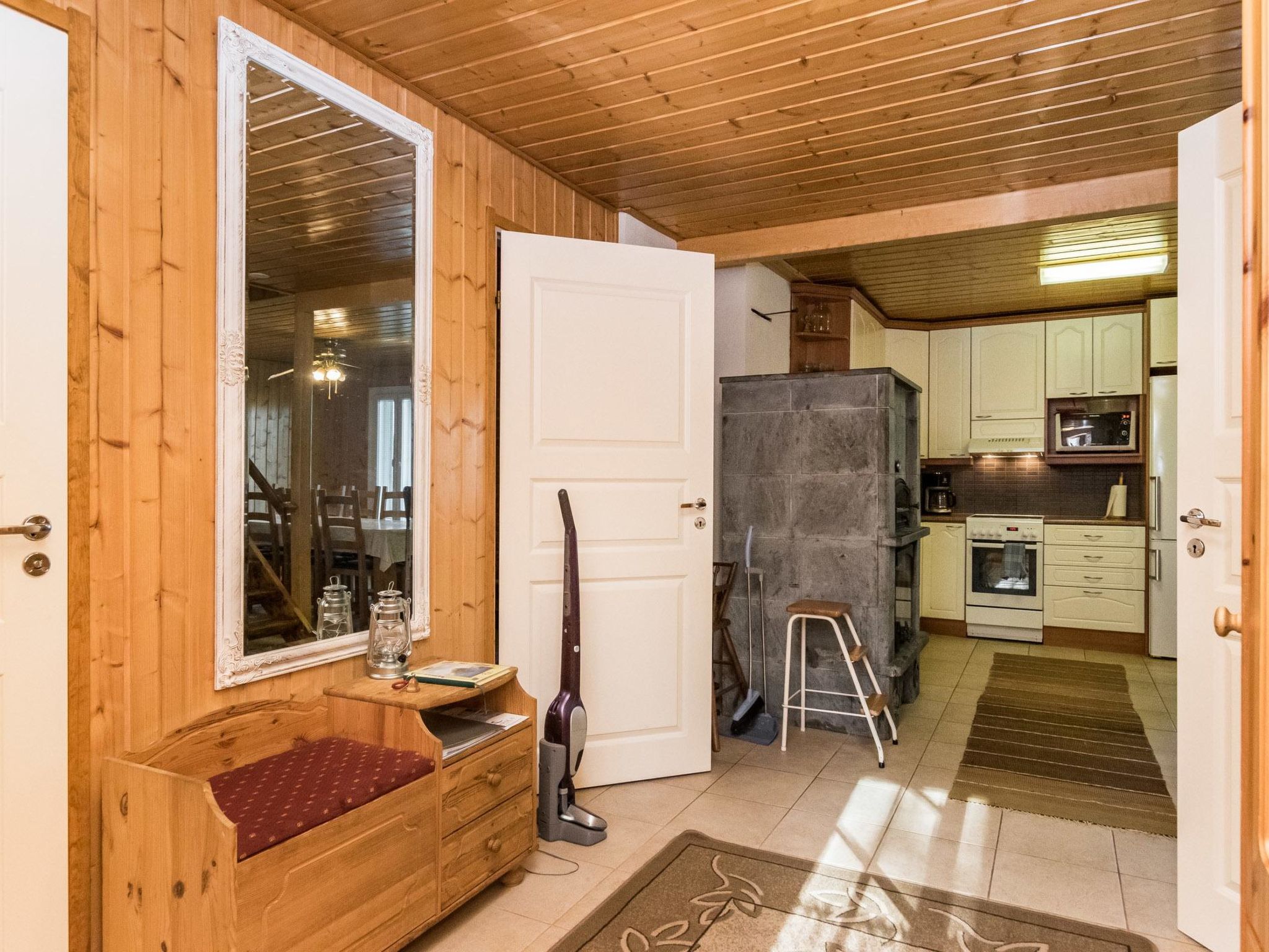 Aurinkopaikka-Inside