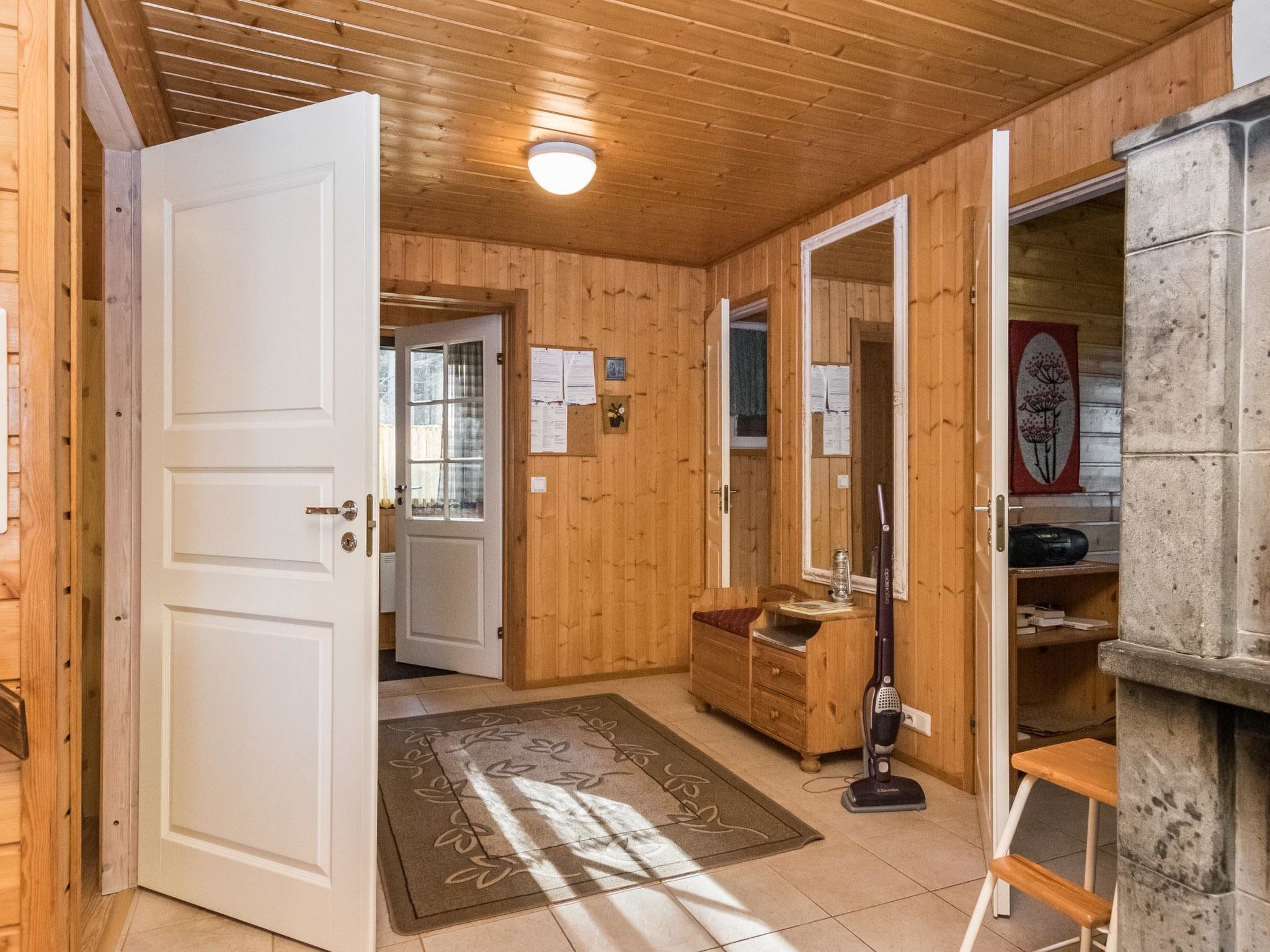 Aurinkopaikka-Inside