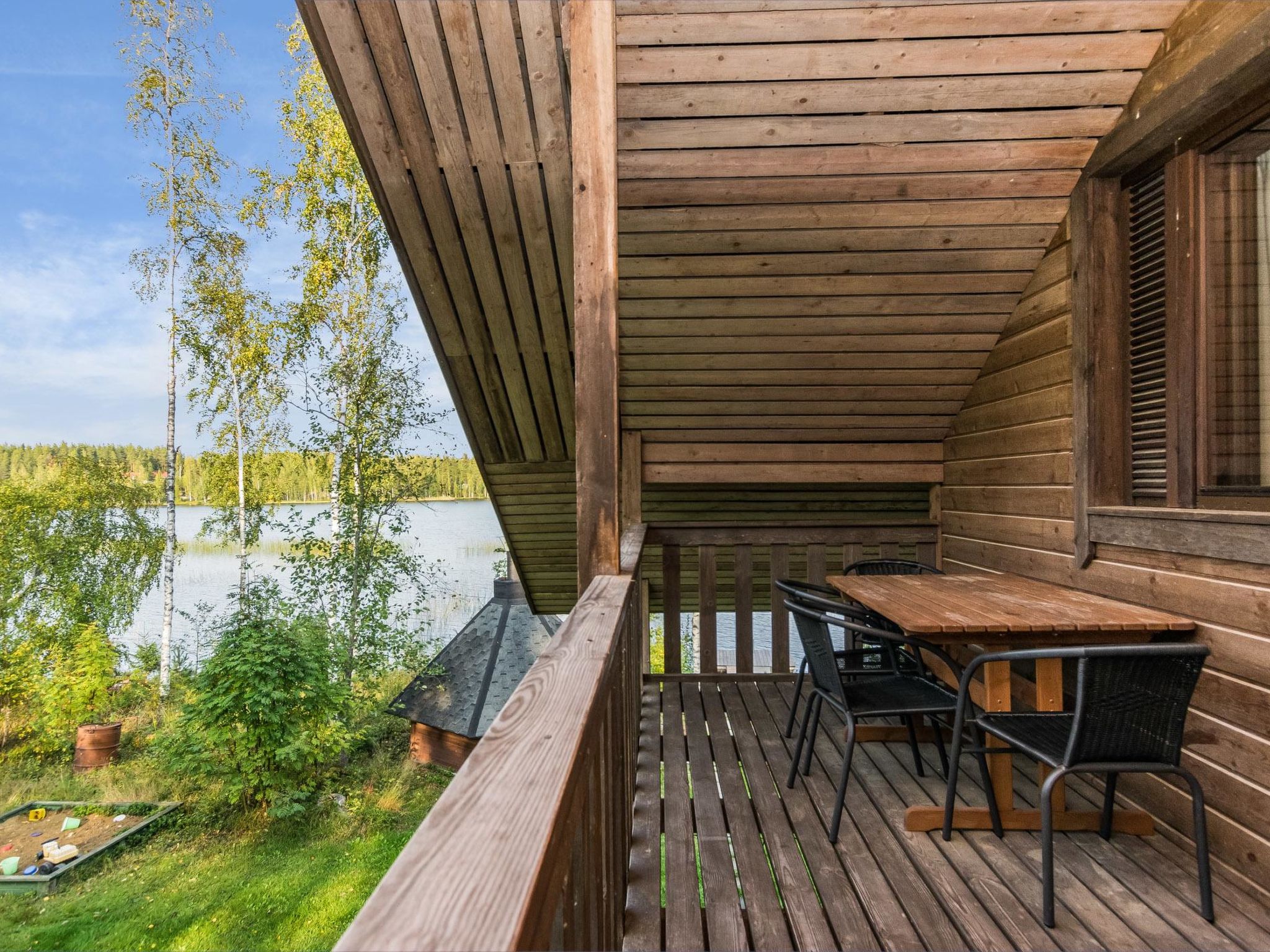 Aurinkopaikka-Inside