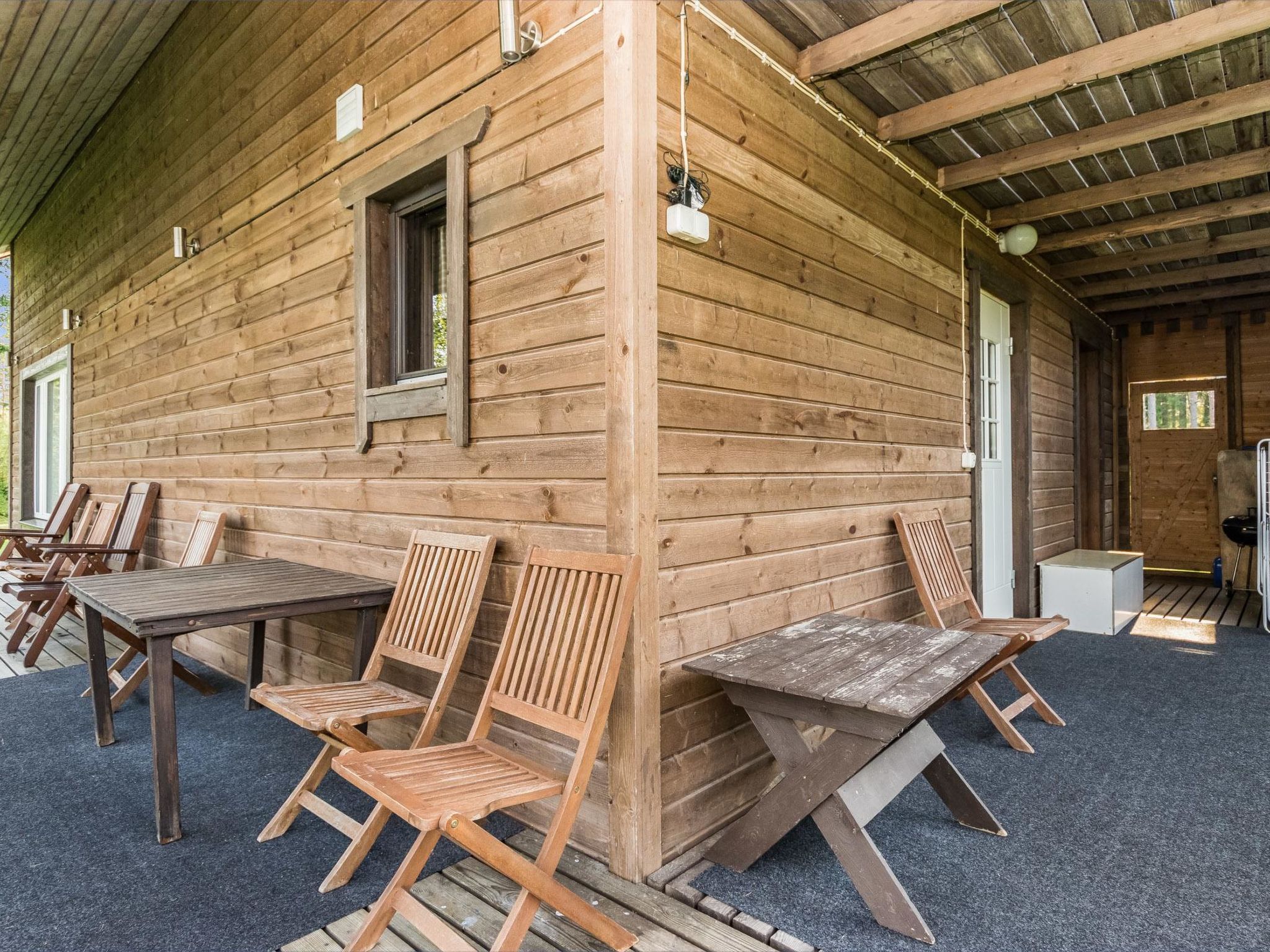 Aurinkopaikka-Inside