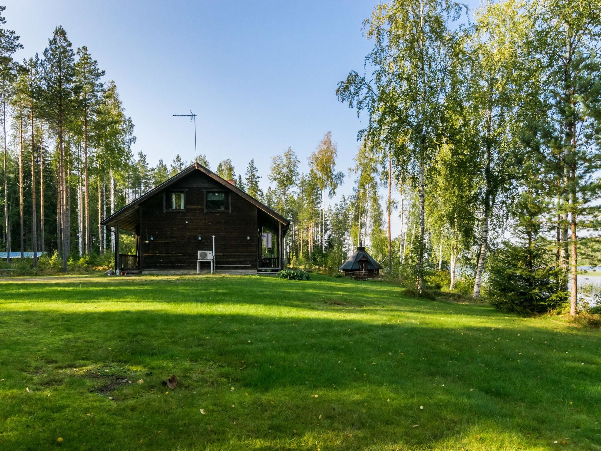 Aurinkopaikka-Inside