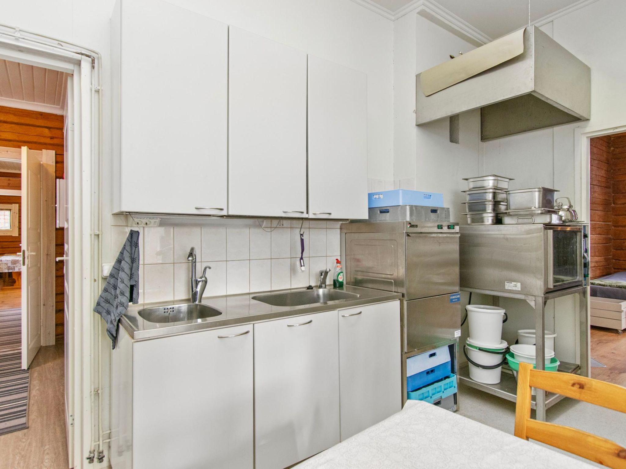 Kaislajärven huvila-Binnen