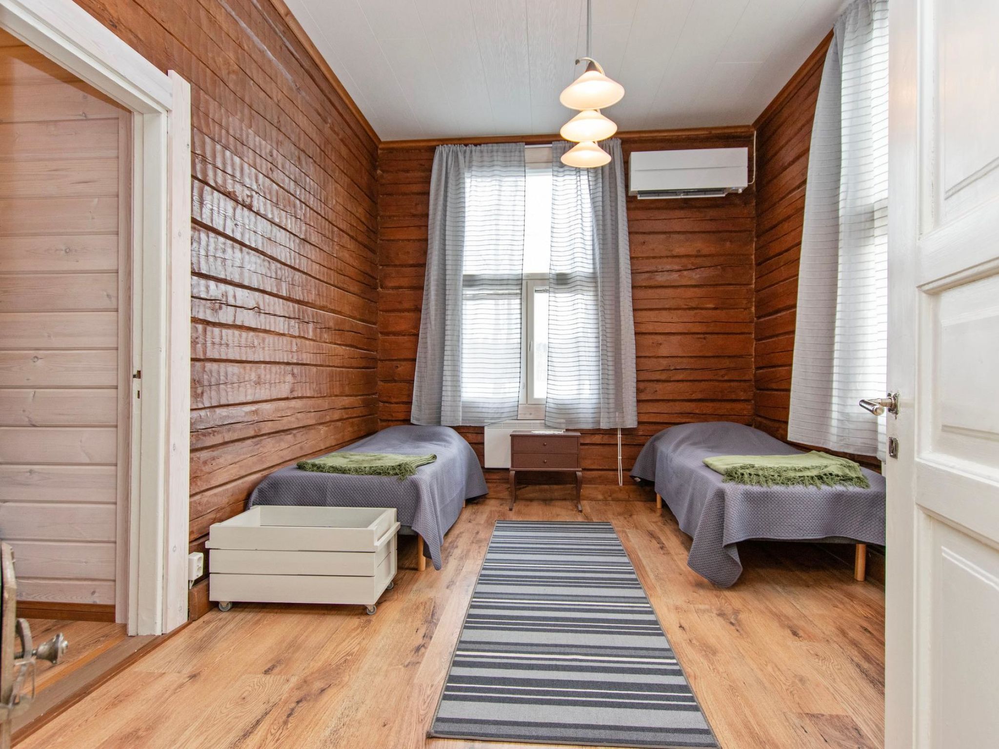 Kaislajärven huvila-Binnen