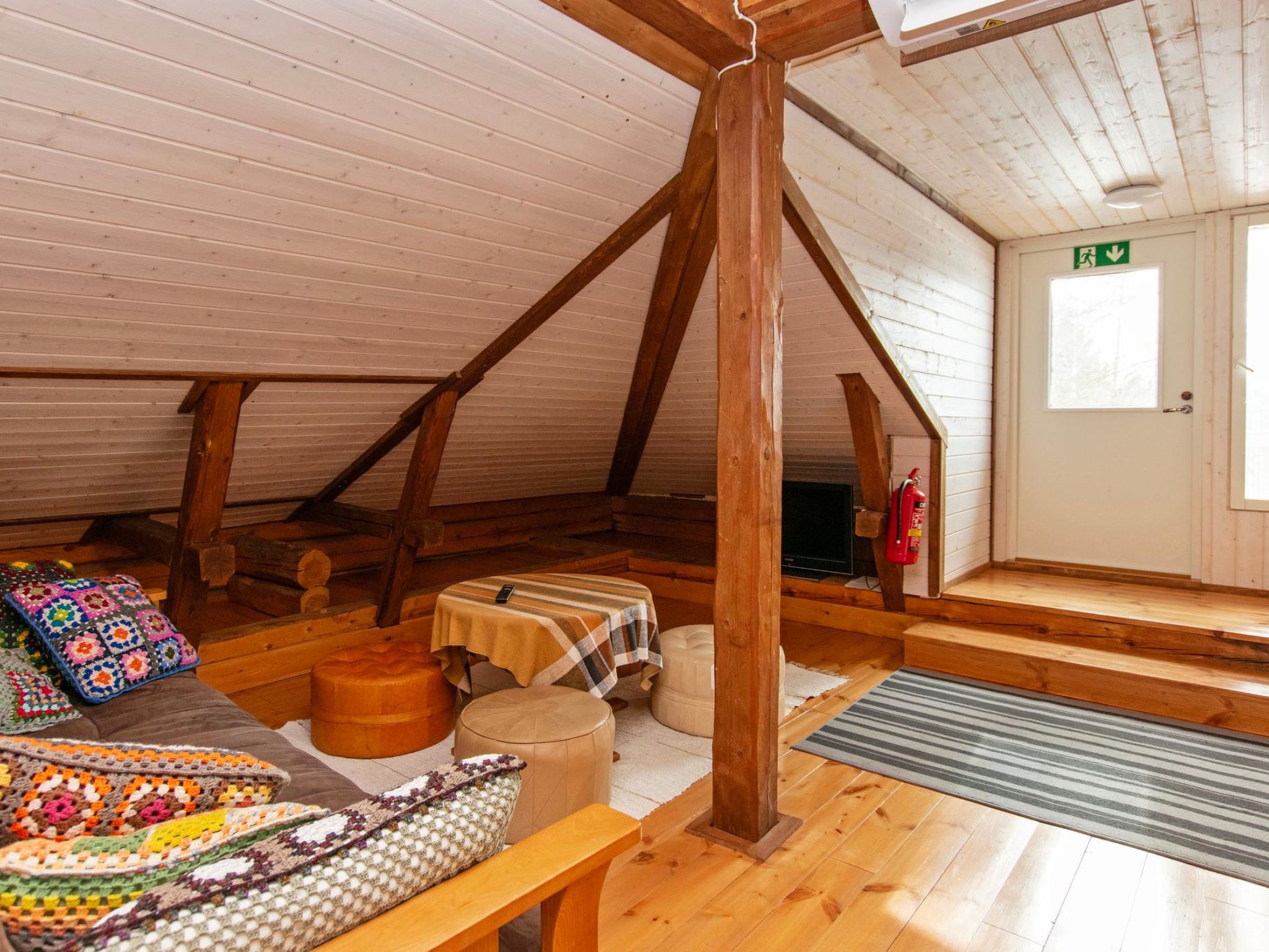 Kaislajärven huvila-Binnen