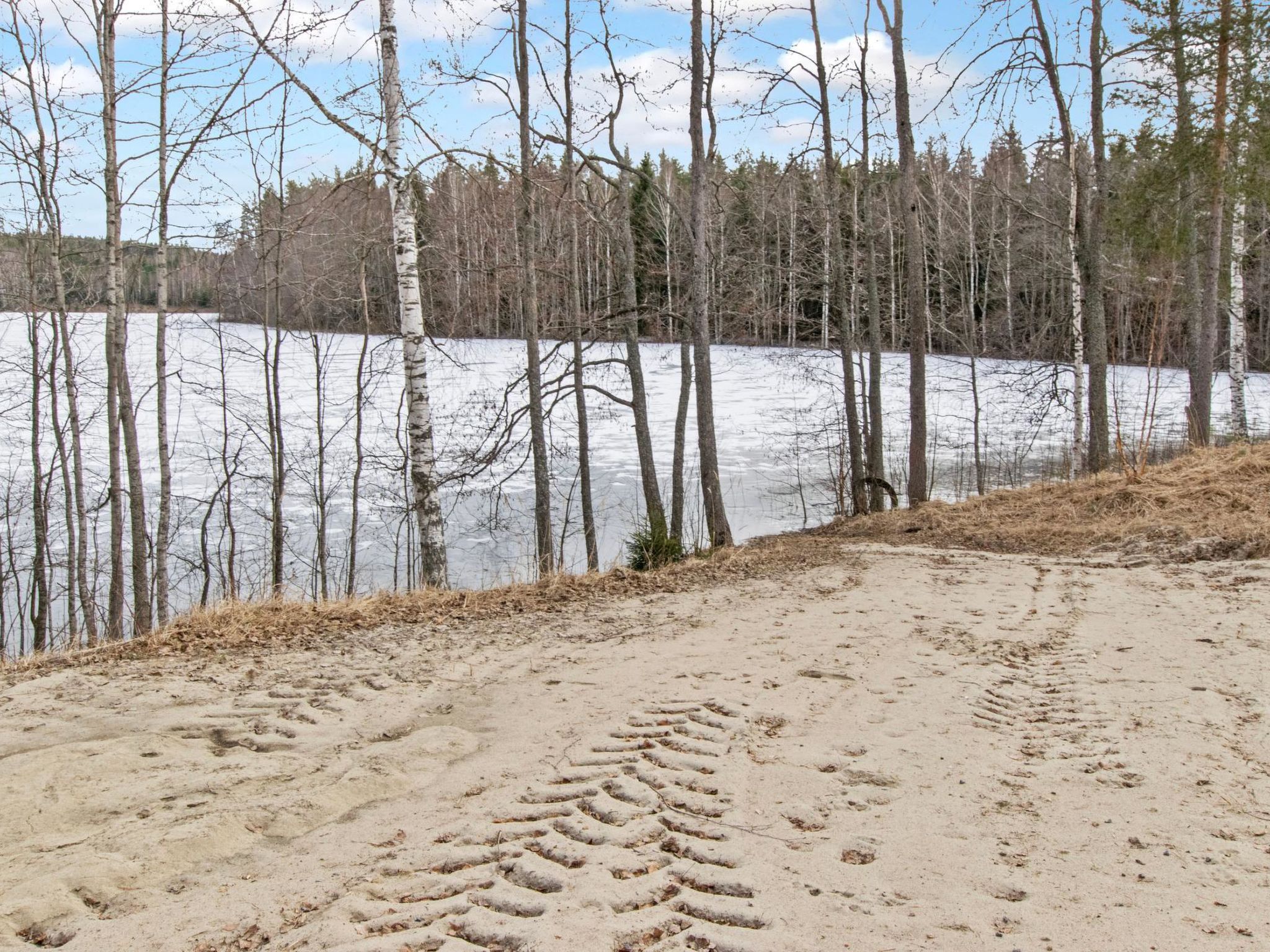Kaislajärven huvila-Binnen
