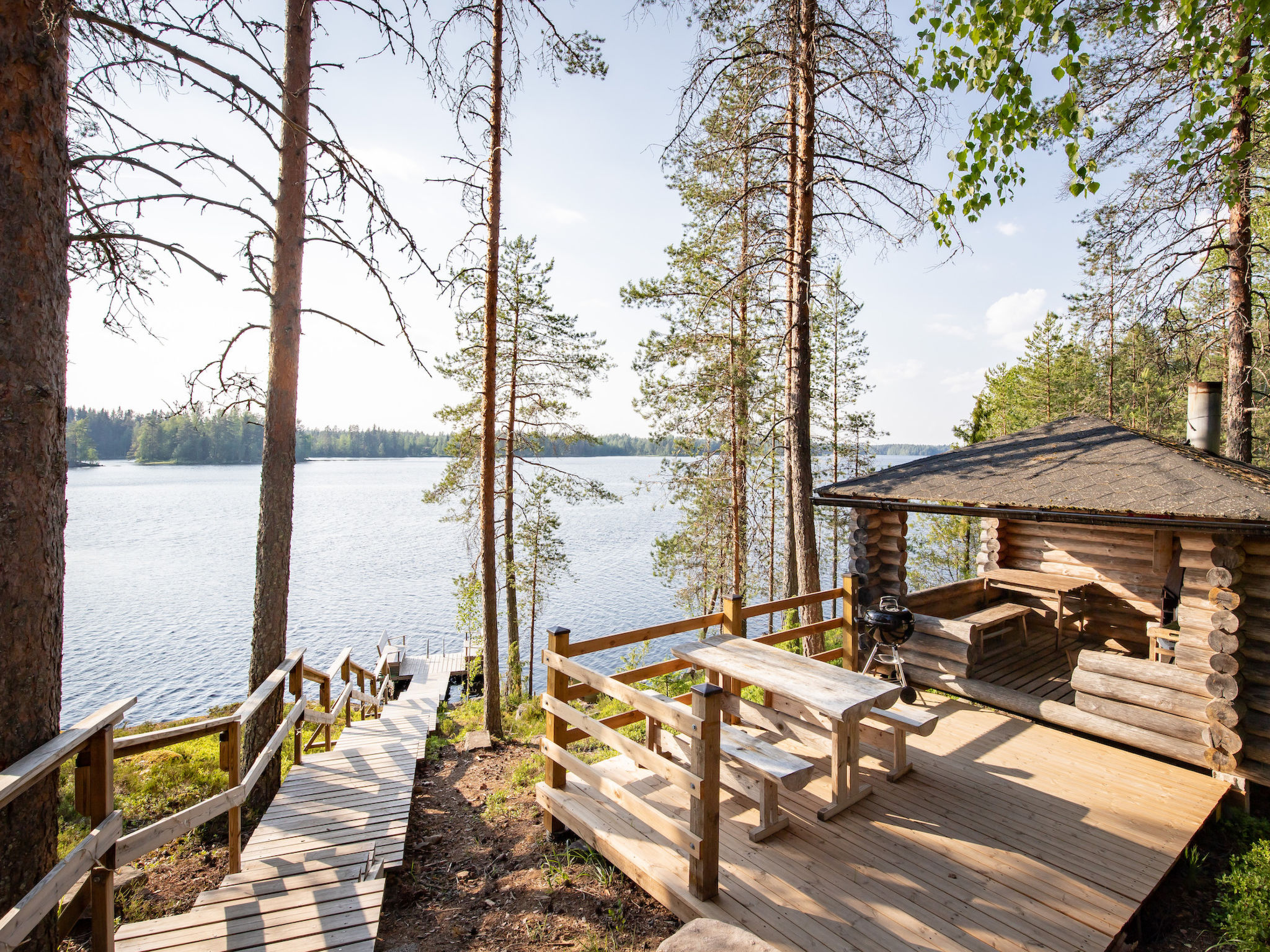Kalliomökki - Drinnen