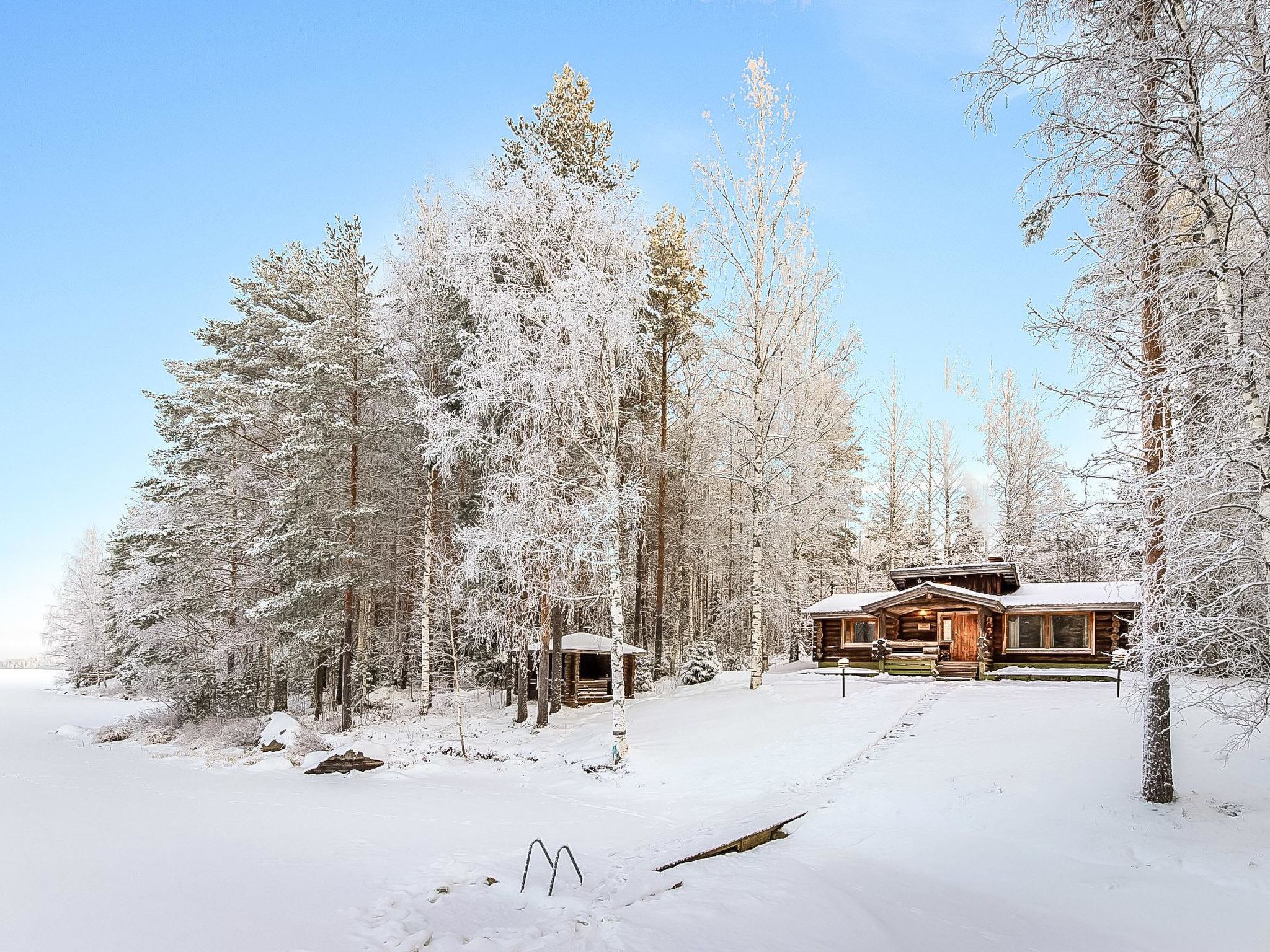 21 km north-east of Mikkeli, lake Saarijärvi 15 m (length 8 km, breadth 3 km), quite shallow water, hard, rocky sandy bottom, own boat. Log cabin 1999, kitchen/living room, 2 bedrooms 2 beds in each,..