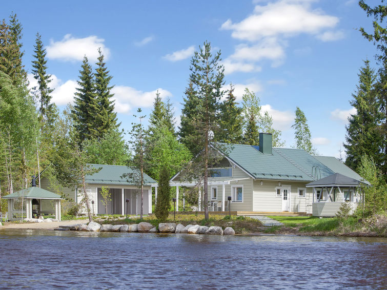 Vakantiehuis Riemurahi in Pertunmaa met sauna aan het meer in Pertunmaa