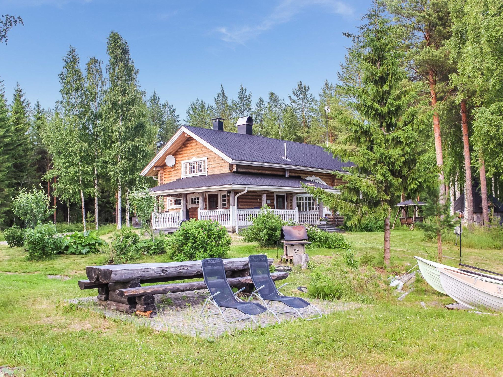 100 km north of Mikkeli, L. Suontie 20 m (length 19 km, width 2 km), shallow, hard sanded moraine bottom, 2 own boats. 

Log chalet 2003, kitchen, living room, downstairs 2 bedrooms double bed in each..