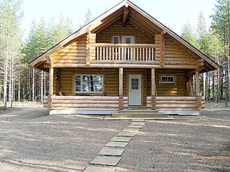56 km nördlich von Jyväskylä, See Pieni-Jurvojärvi 30 m (Länge 1.3 km, Breite 600 m), flacher und harter Sandboden, eigenes Boot. Blockferienhaus, Baujahr 2005, Wohnküche, Schlafzimmer mit Doppe..