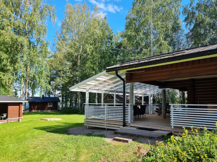Aan het meer: Idyllische ronde blokhut Saarenpää in Äänekoski in Äänekoski