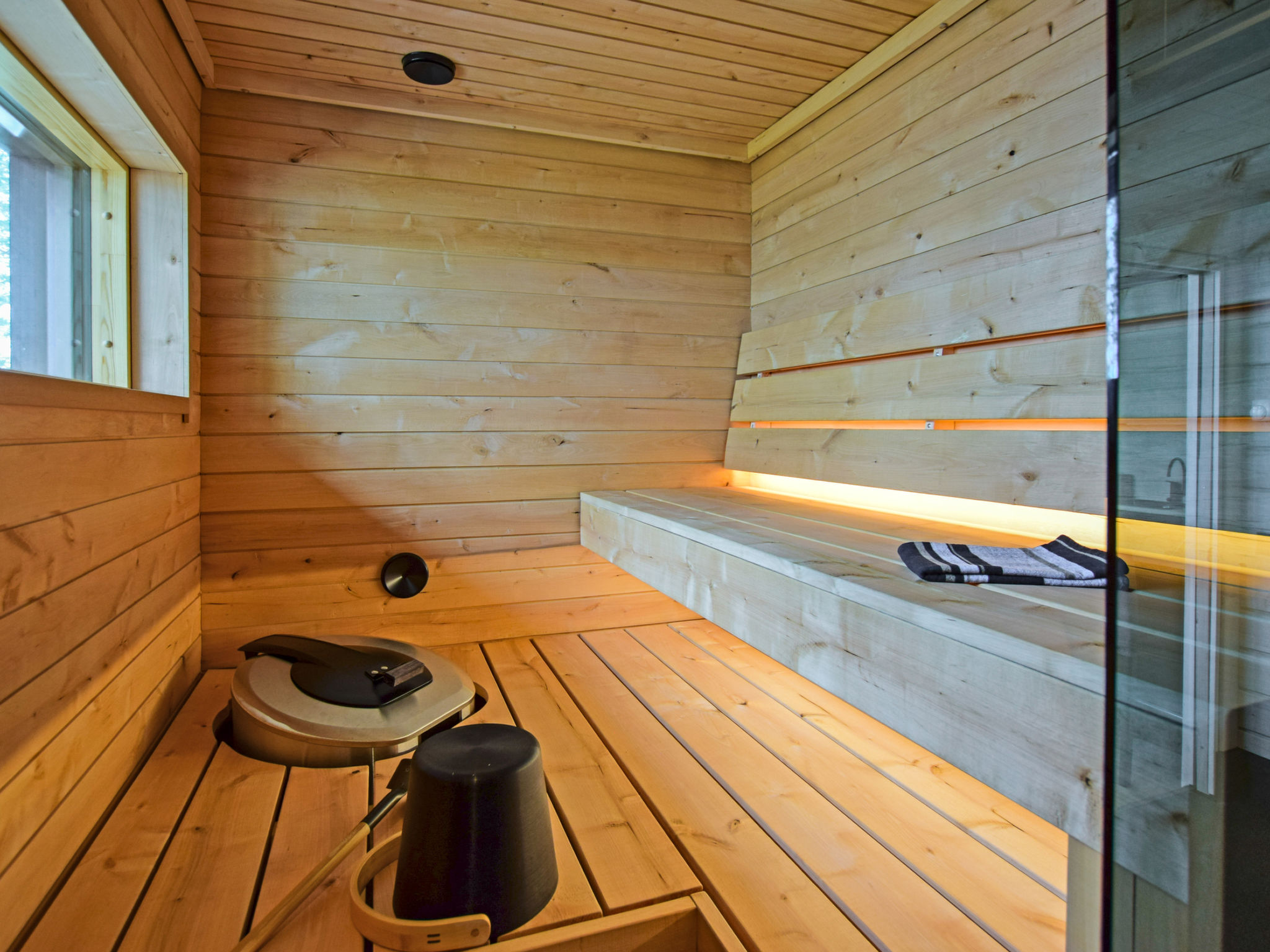 Jäkälänkallion ranta - Inside
