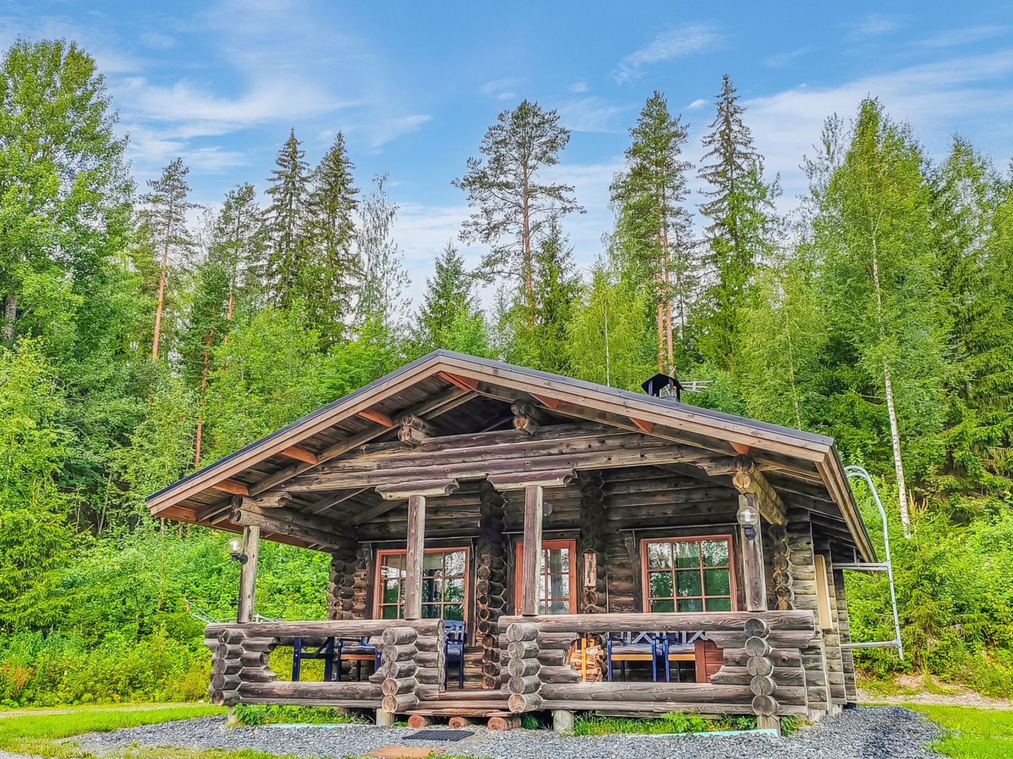 This cabin is an ideal holiday destination for a couple, small family or two families. The location is peaceful. 

46 km south from Jyväskylä, pond Korvenperänlampi 30 m, own pier and rowing boat. ..