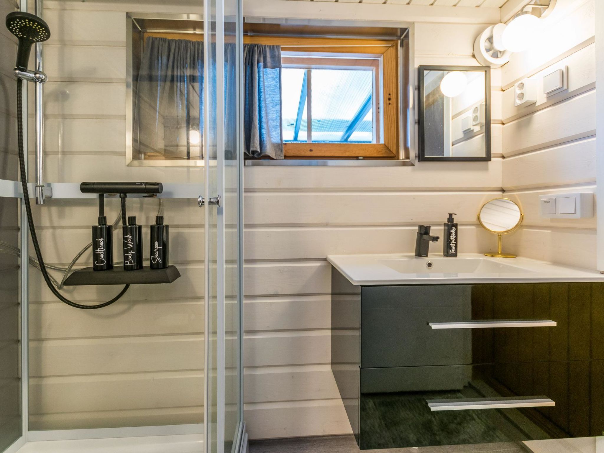 Villa tintinmaja-Inside