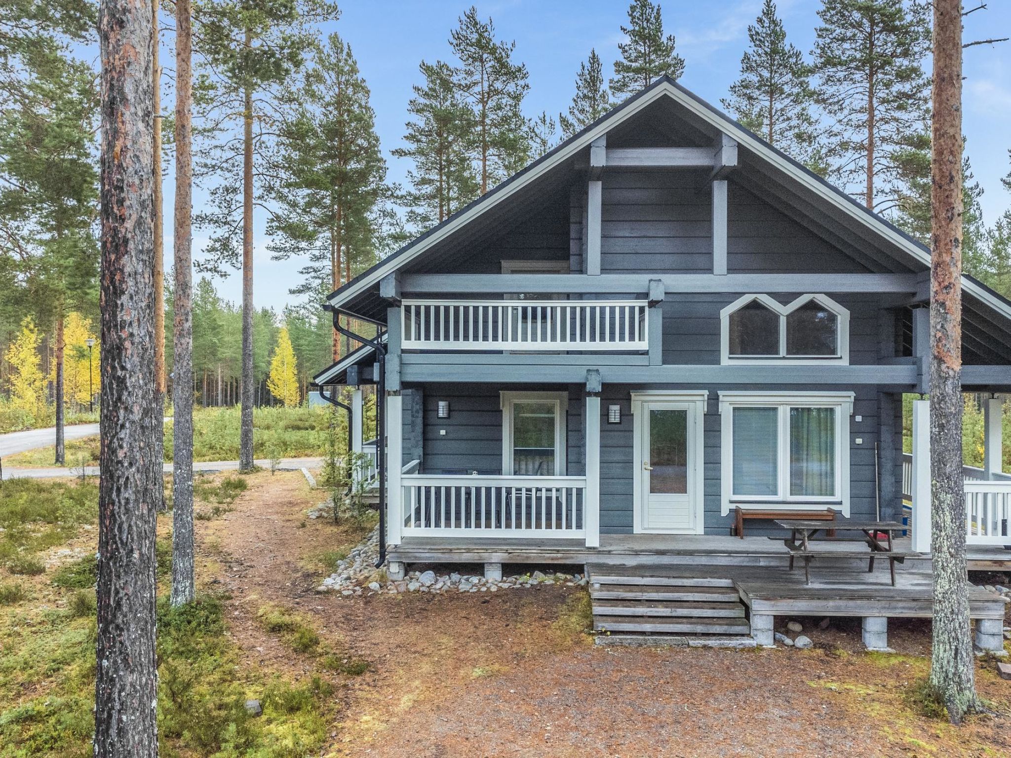 Sinisen tien helmi-Binnen