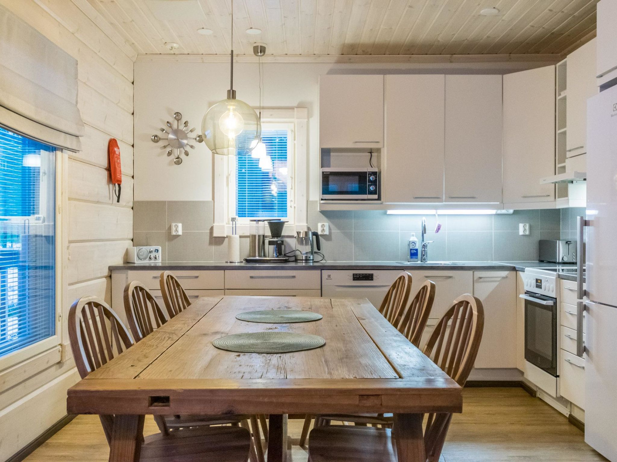 Sinisen tien helmi-Binnen