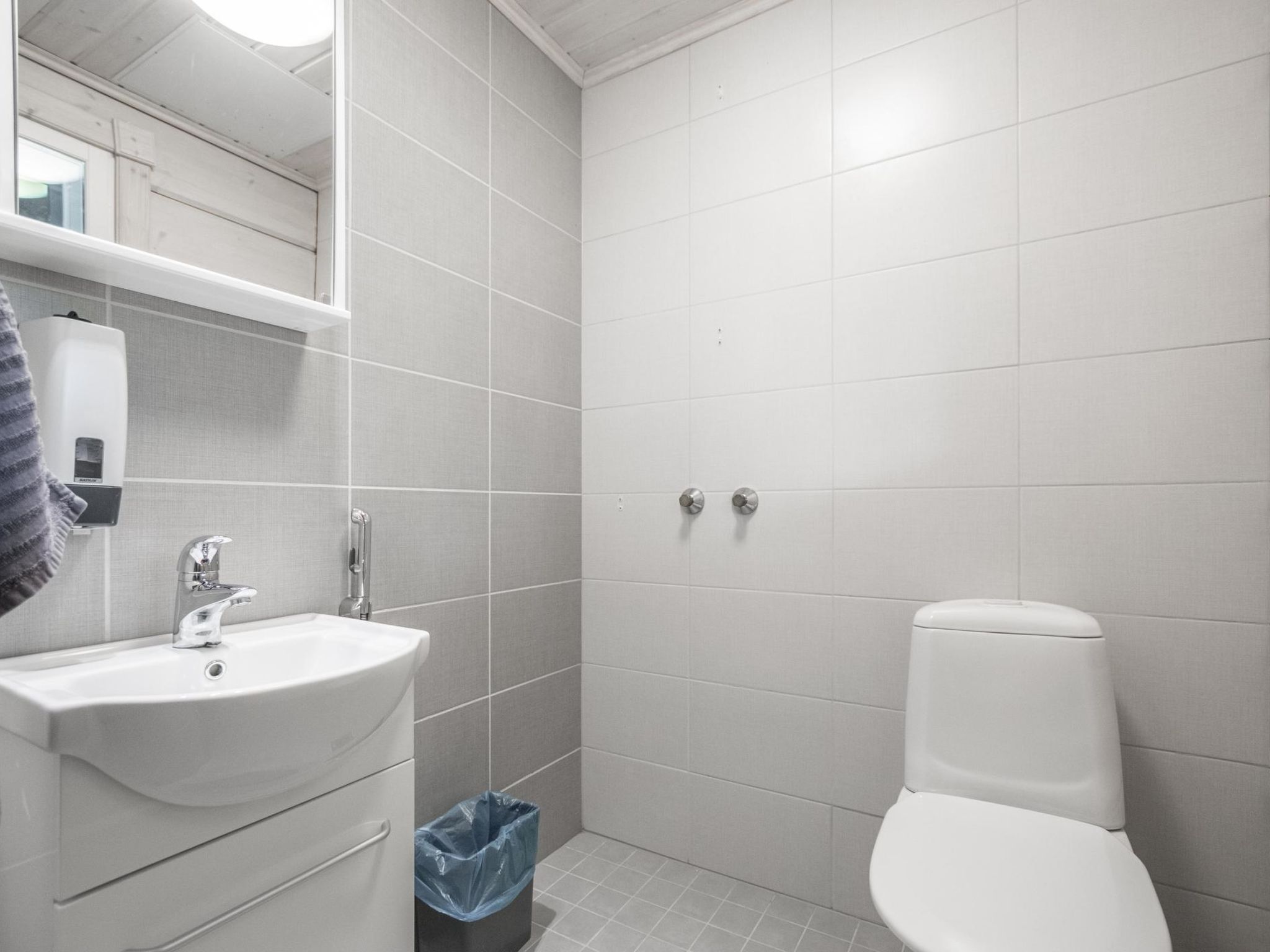 Sinisen tien helmi-Binnen