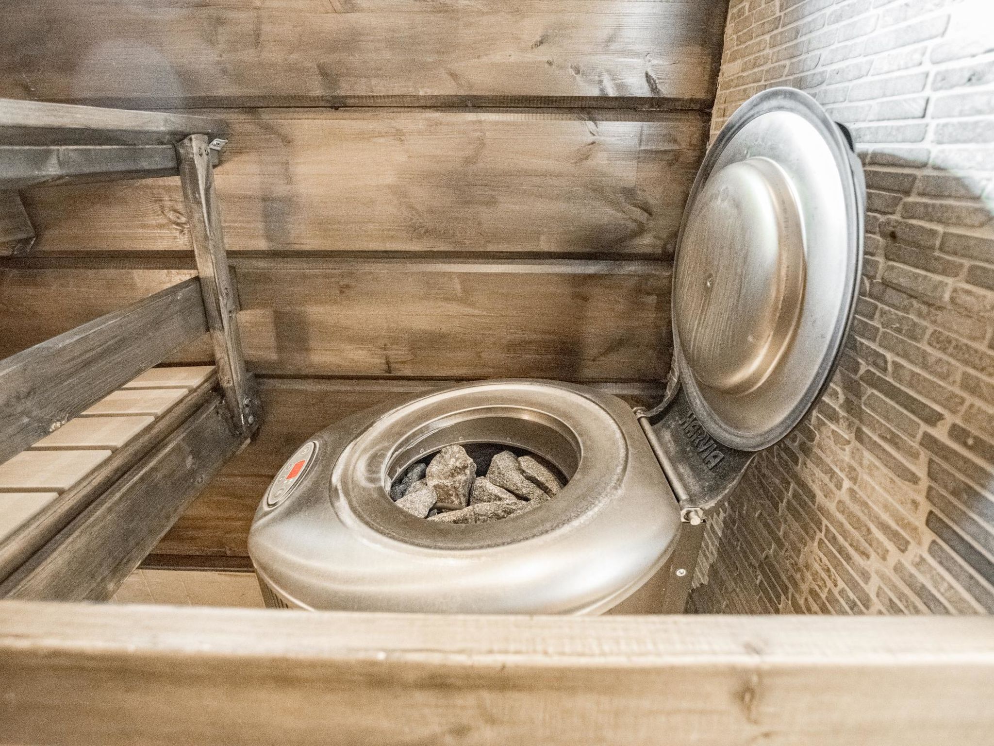 Sinisen tien helmi-Binnen