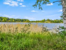 Knusse houten cottage Kinturi aan het meer Ukonjärvi, Konnevesi - thumbnail 2