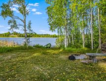 Knusse houten cottage Kinturi aan het meer Ukonjärvi, Konnevesi - thumbnail 3