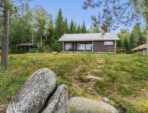 Knusse houten cabin aan het Naulameronen meer in Petäjävesi - thumbnail 1