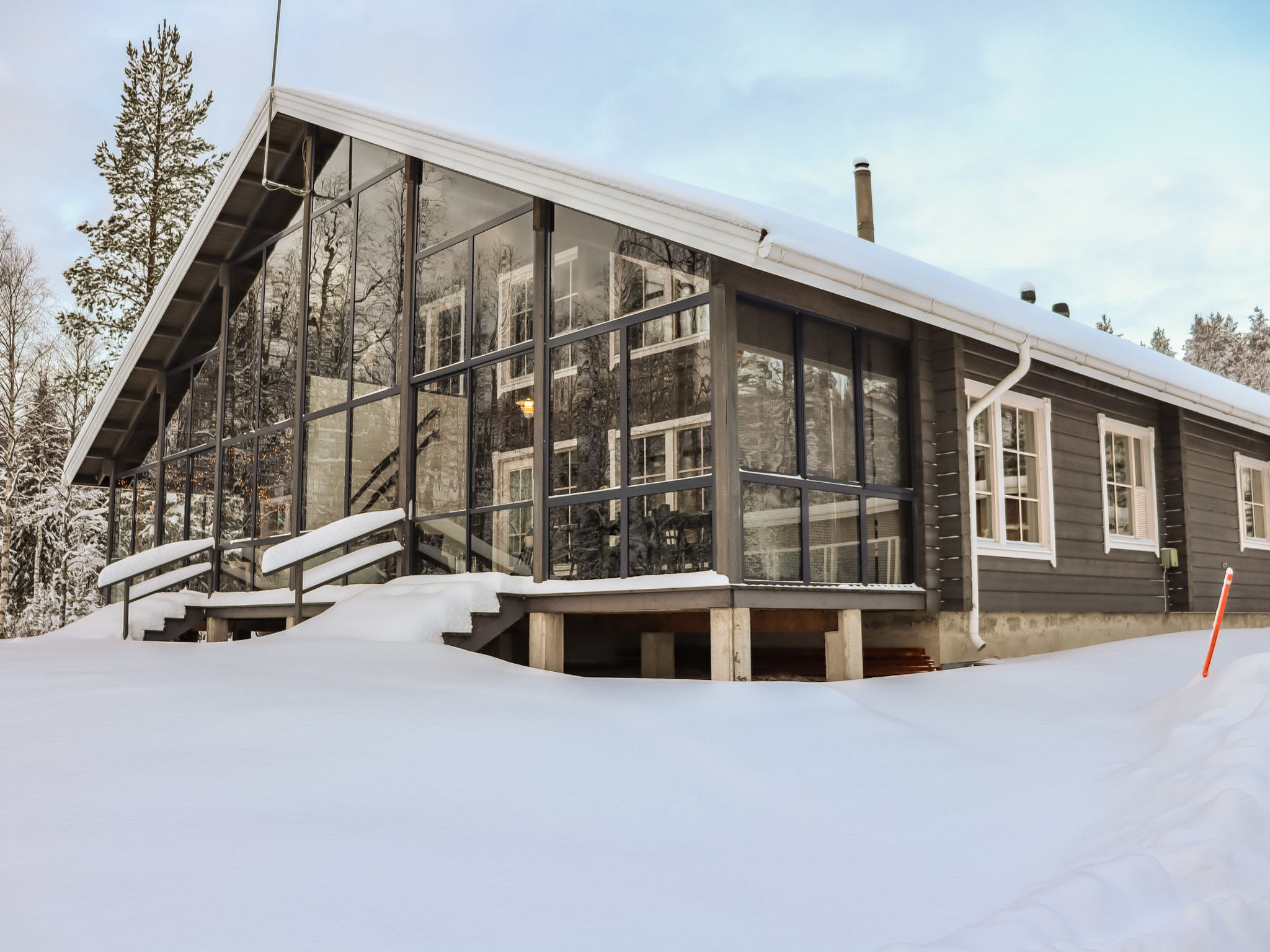 Aurinko-saaga 2 paritalo lasiterassihuon - Binnen