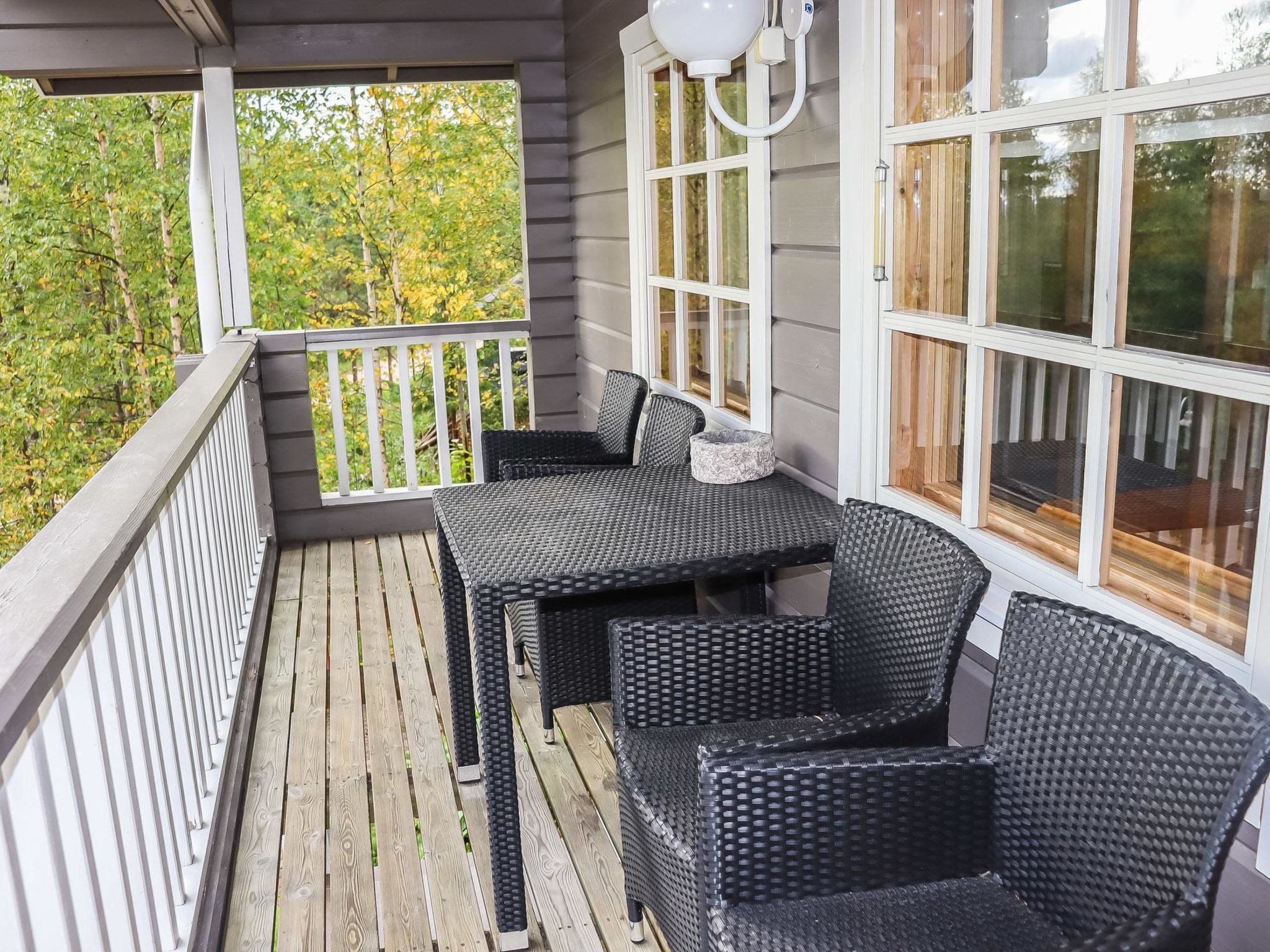 Hallanhelmi a paritalo-Binnen