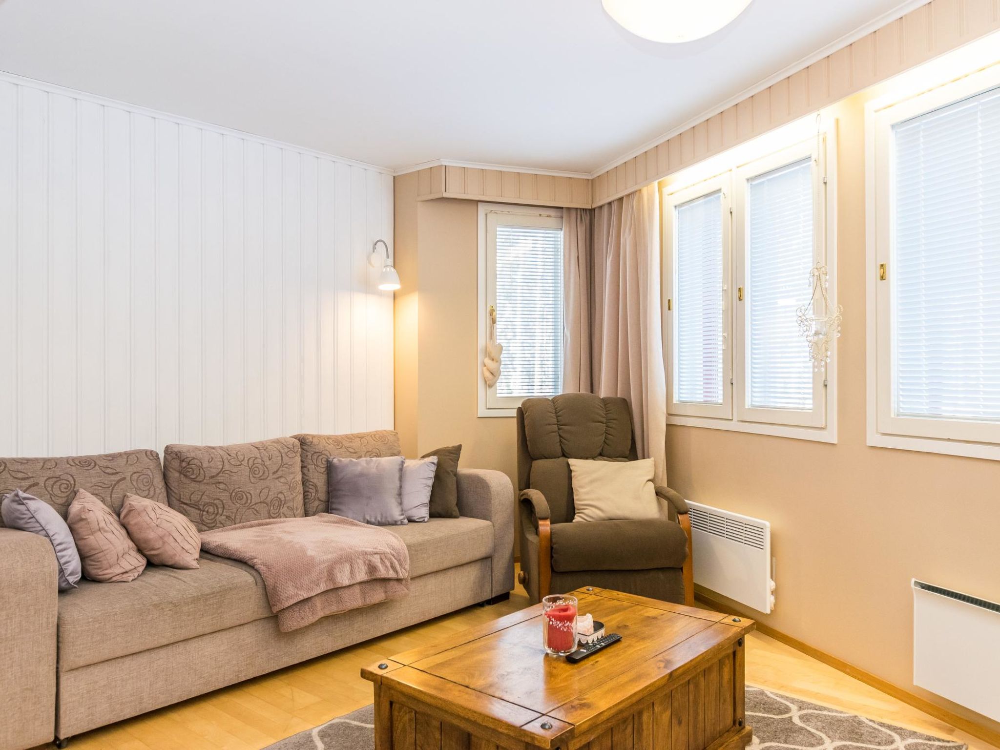 Hallantytär b4 paritalo-Binnen