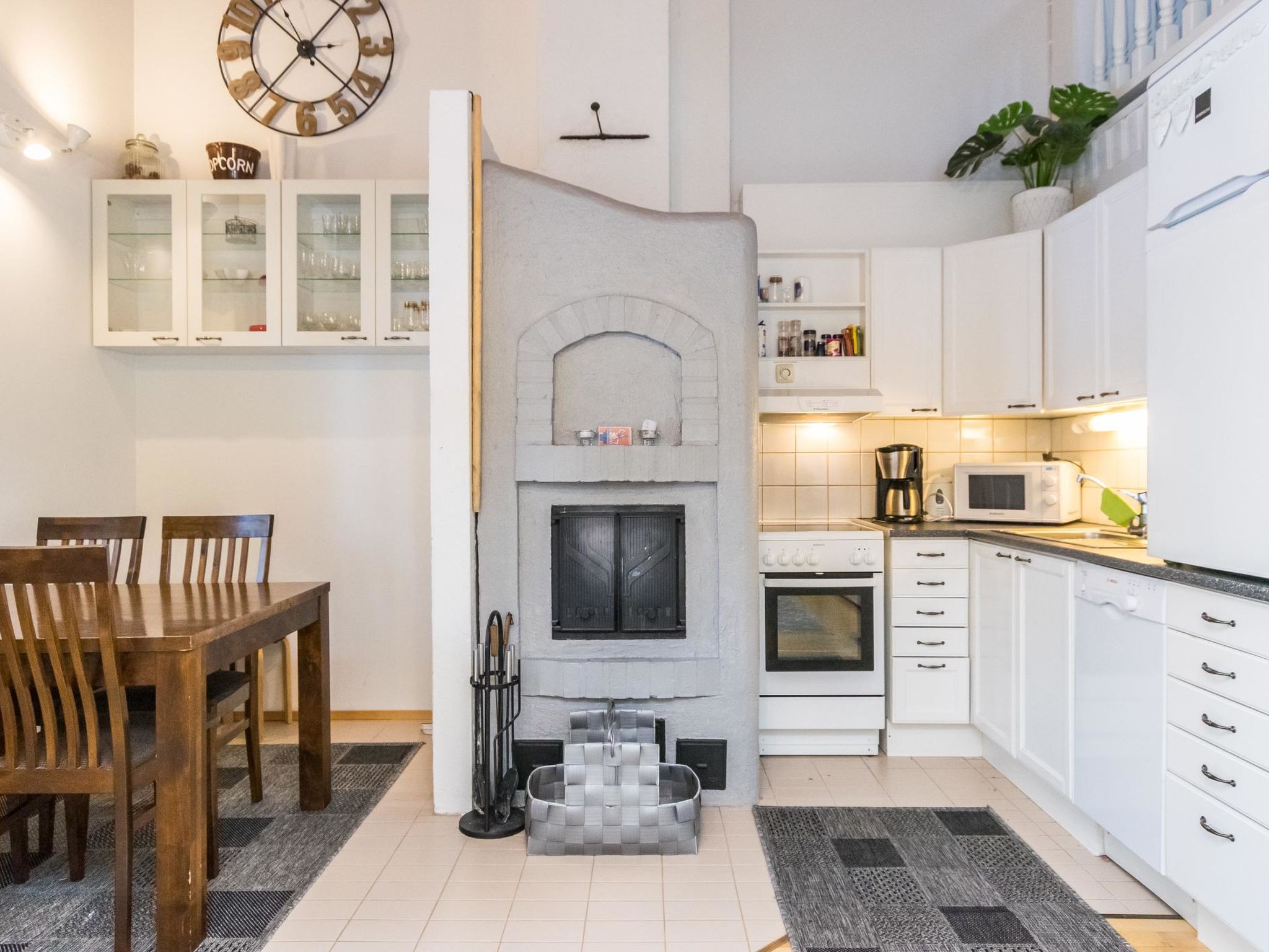 Hallantytär b4 paritalo-Binnen