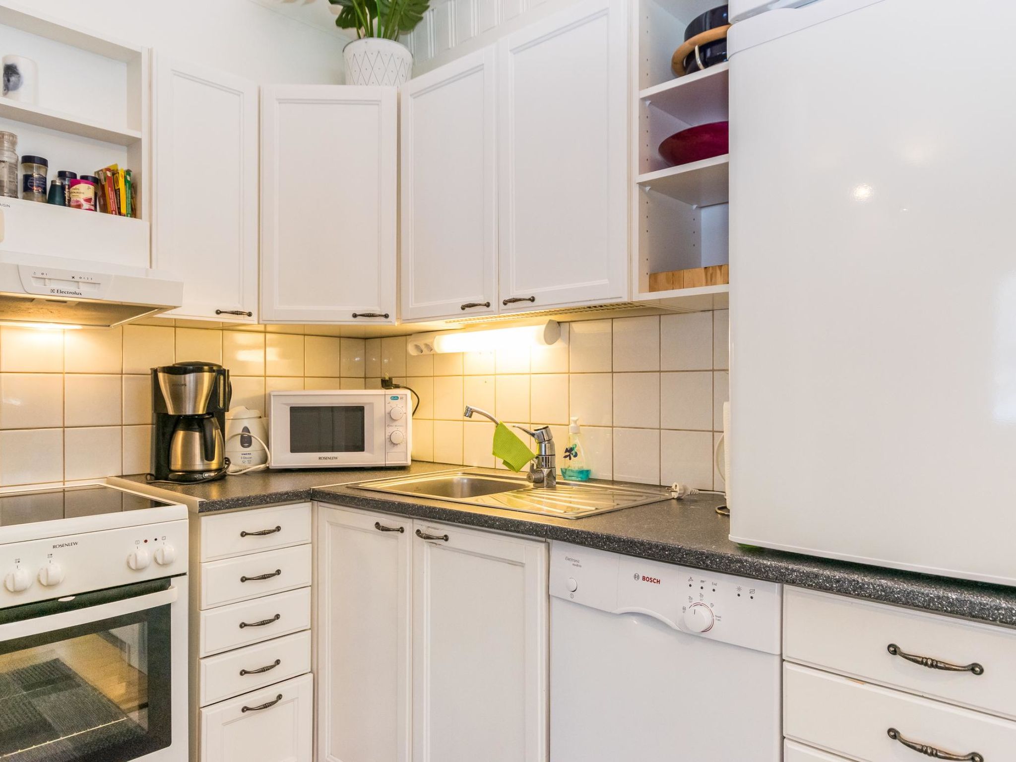 Hallantytär b4 paritalo-Binnen