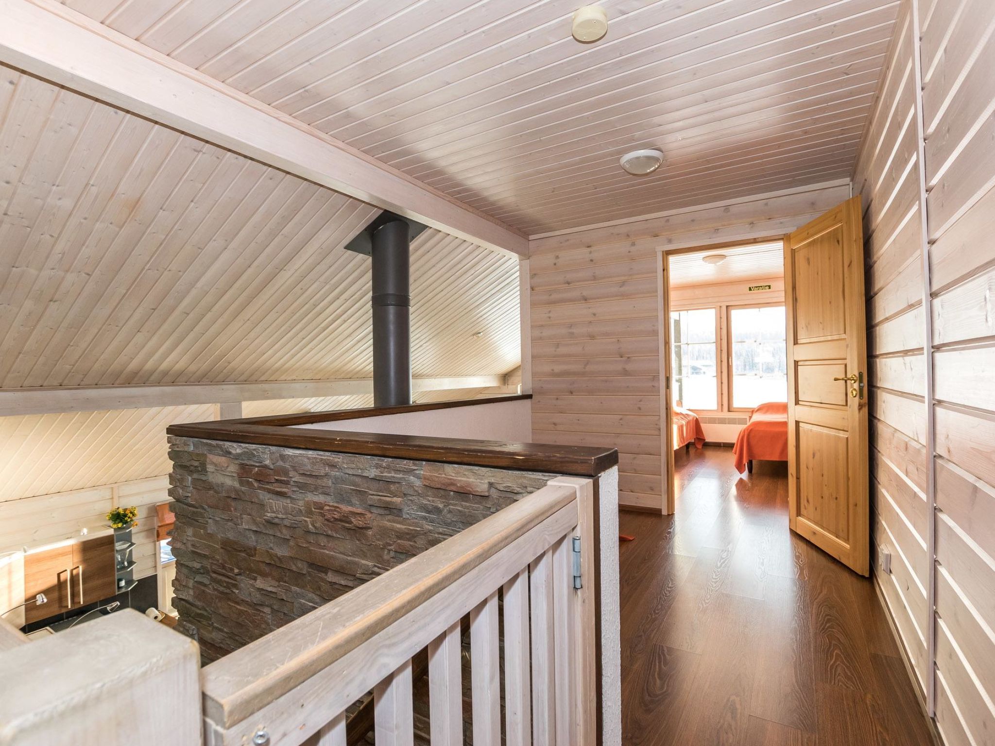 Aurinko-saaga 4 paritalo-Binnen