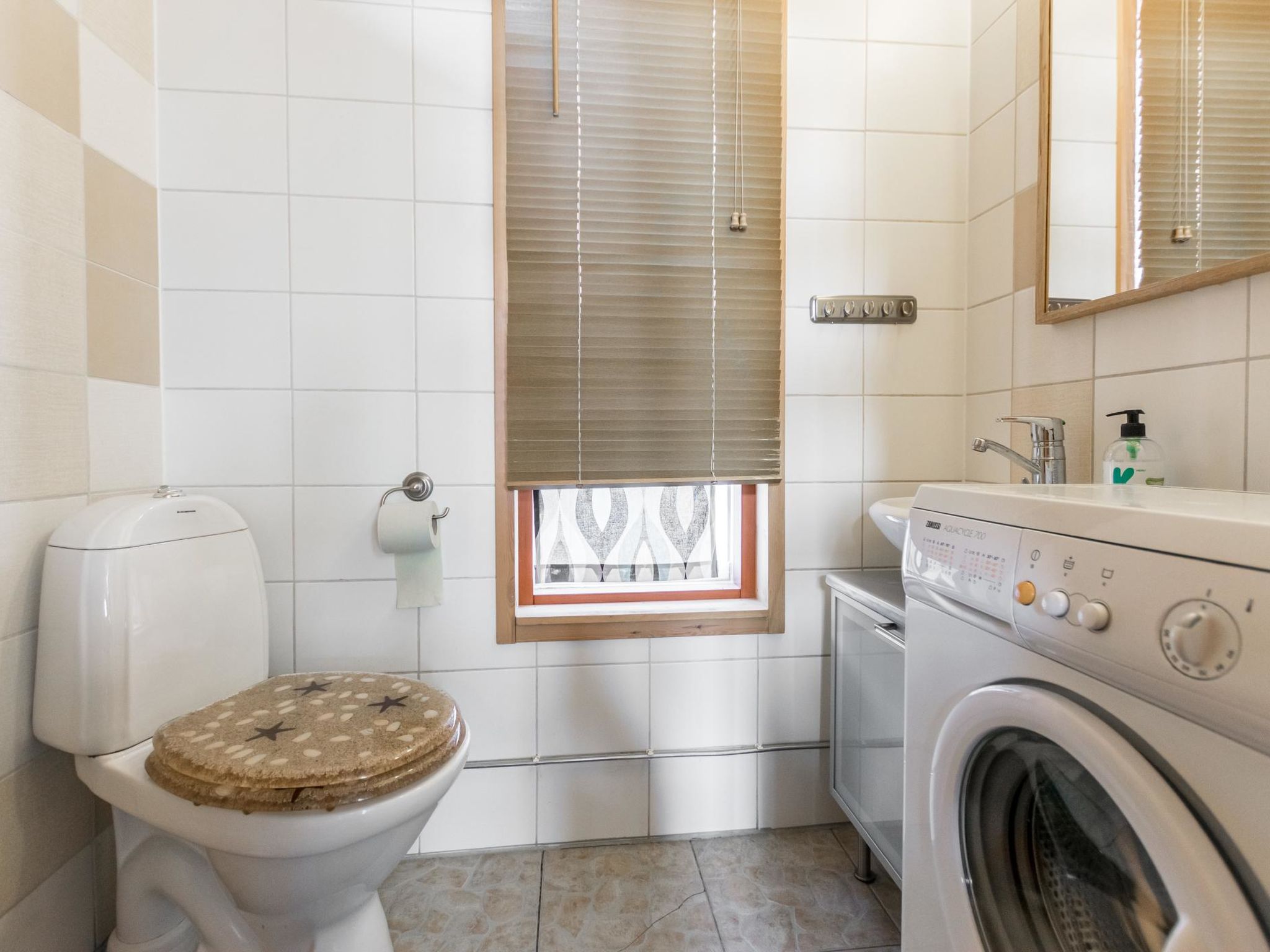 Rinteenkotka mökki-Binnen