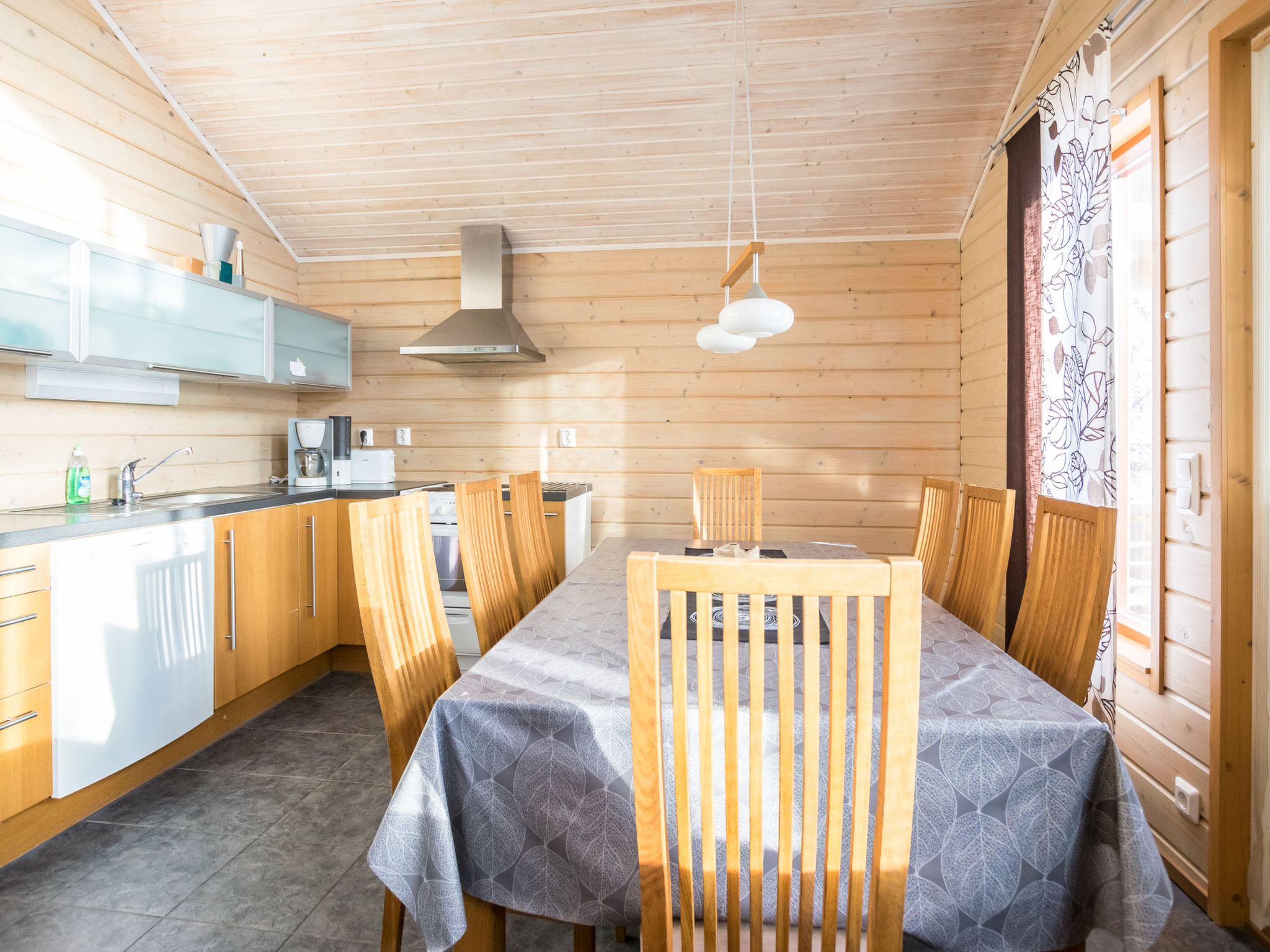 Rinteenkotka mökki