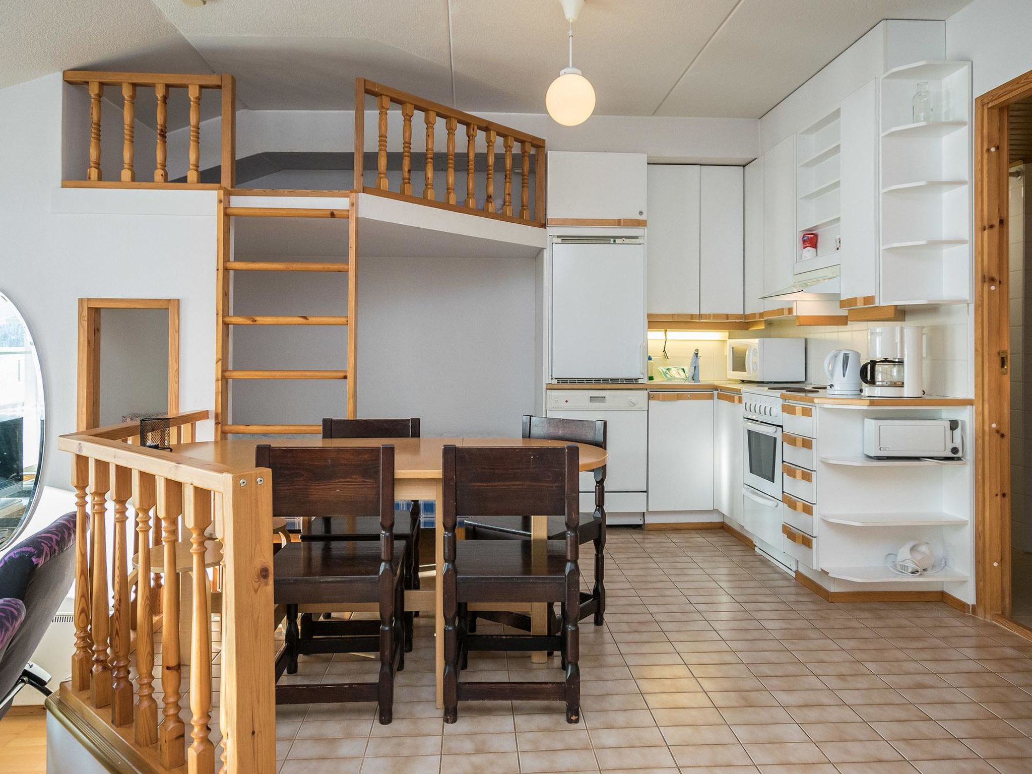 Ukonpuoti b13 kerrostalo-Binnen