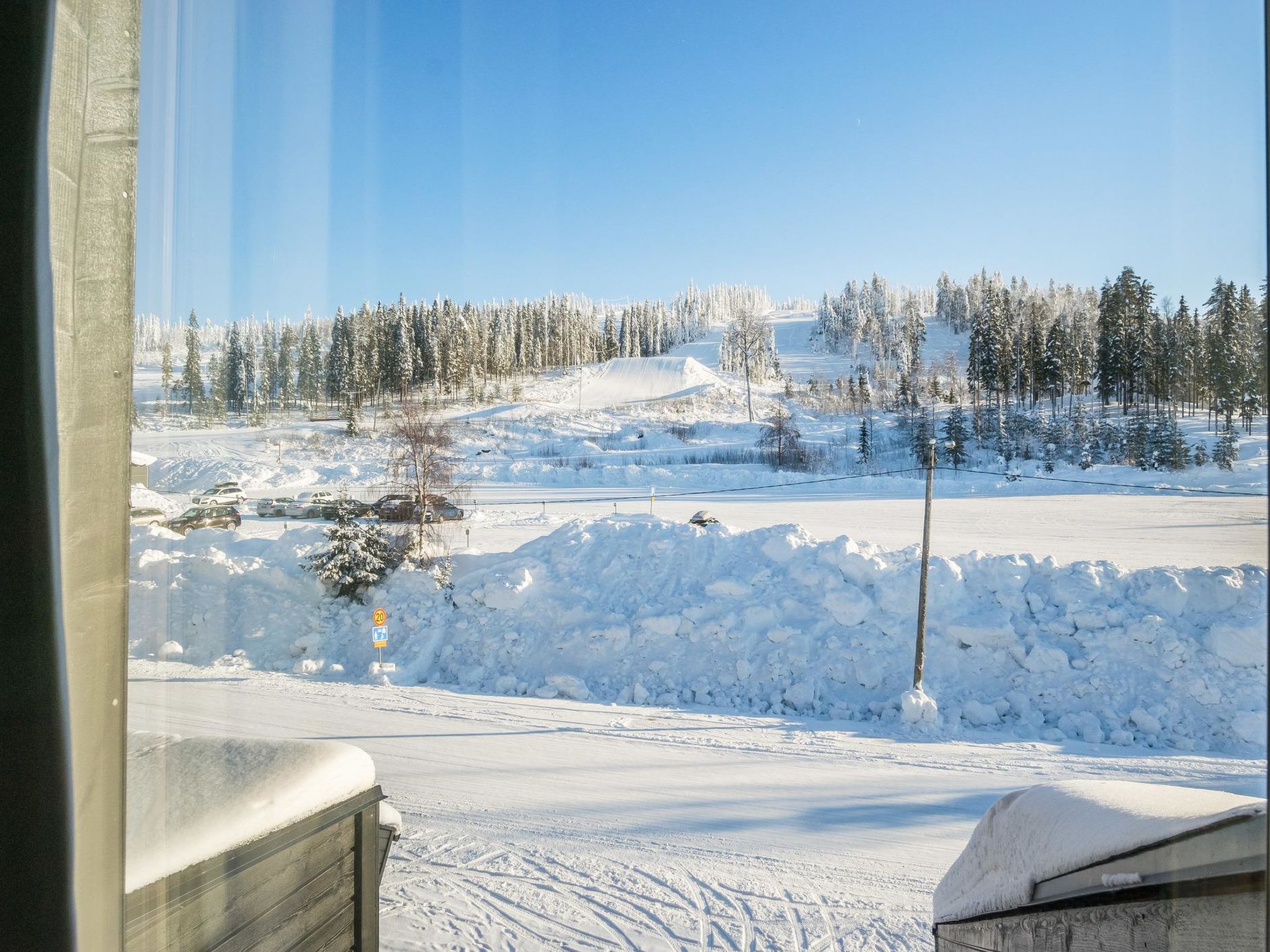 Skivillas 61 ukkohalla (b2) - Binnen