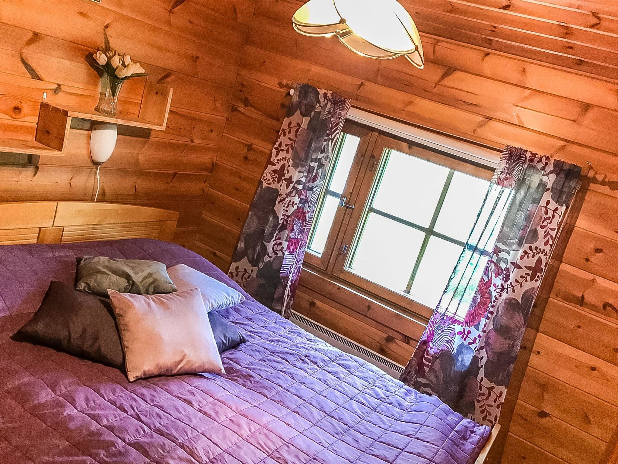 Hyrynpirtti mökki-Binnen