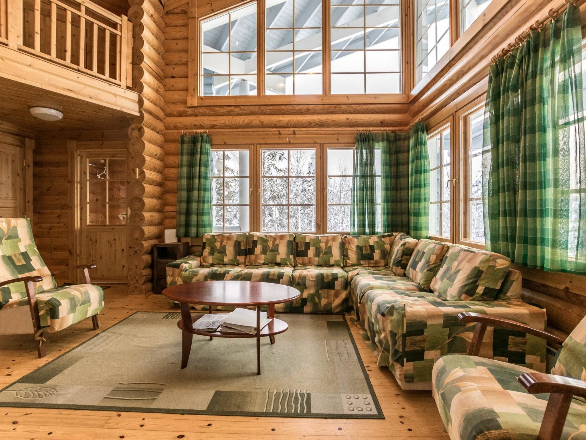 Aurinkoinen hirsimökki-Binnen