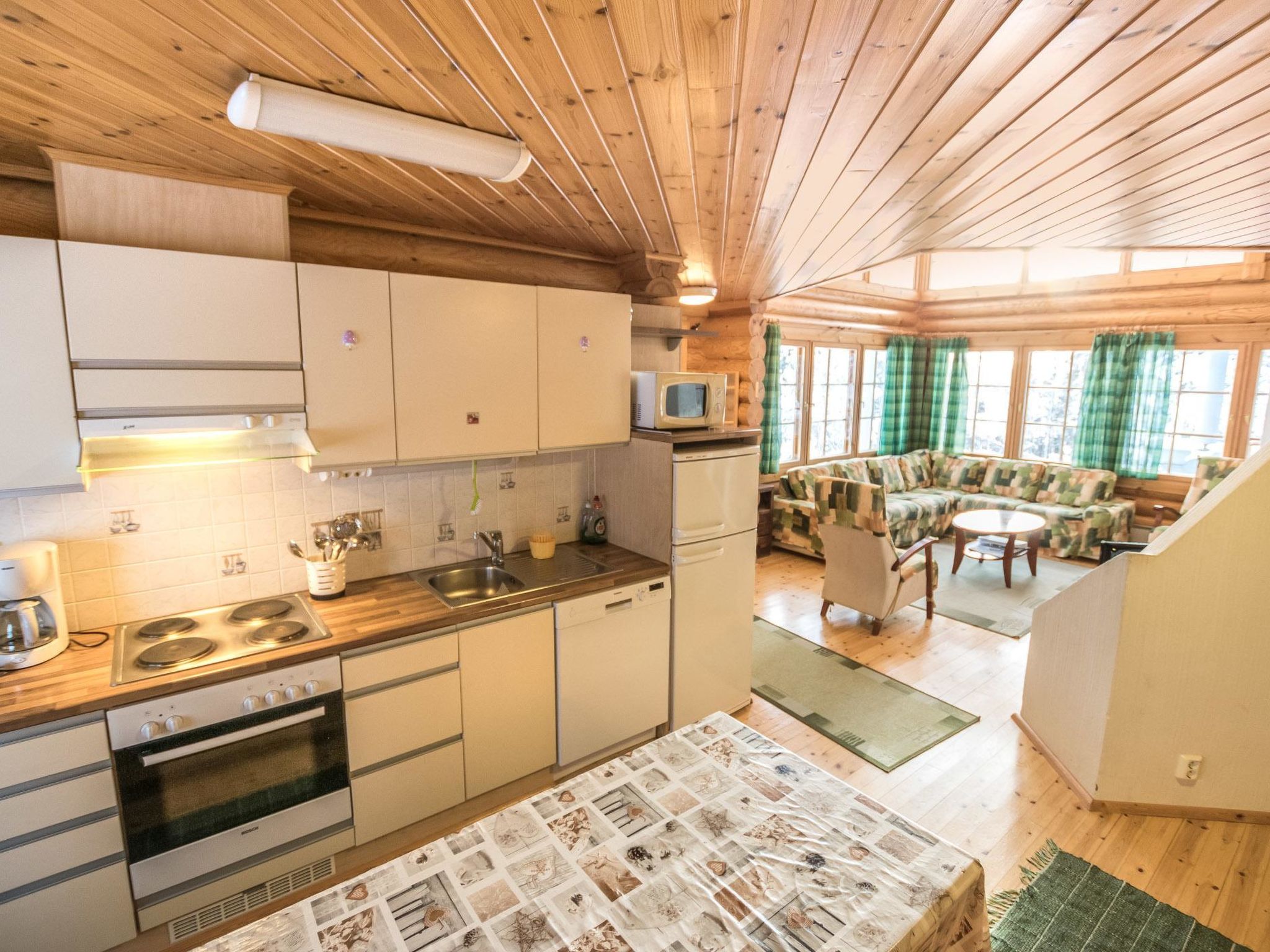 Aurinkoinen hirsimökki-Binnen