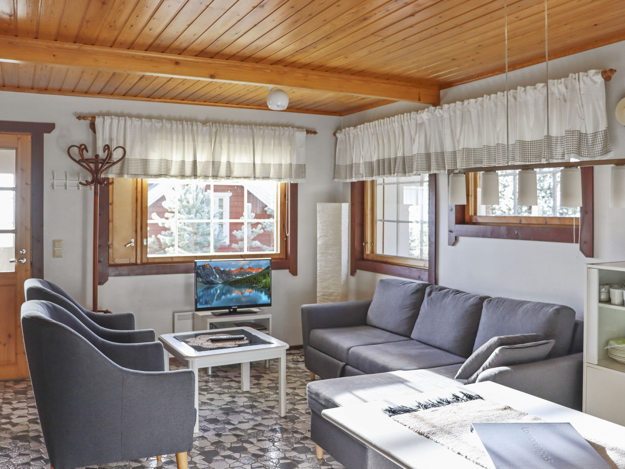 Mukalilla, paritalo sis loppusiivouksen - Inside
