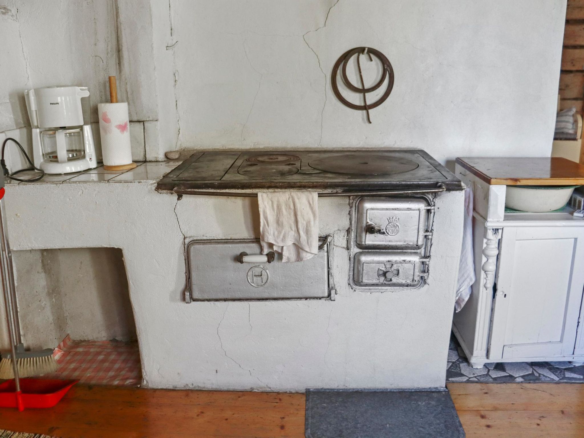 Laattajan hirsipirtti-Binnen