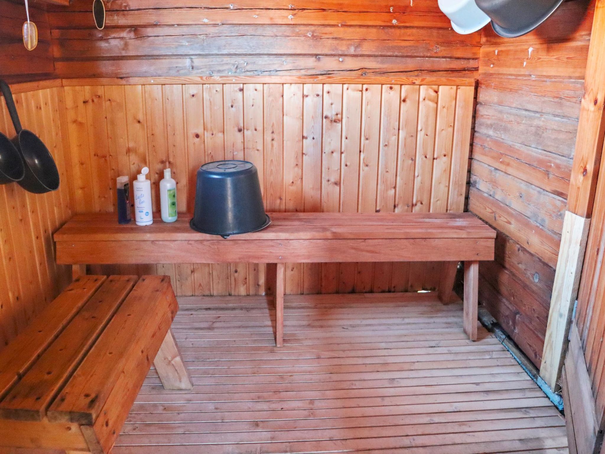 Laattajan hirsipirtti-Binnen