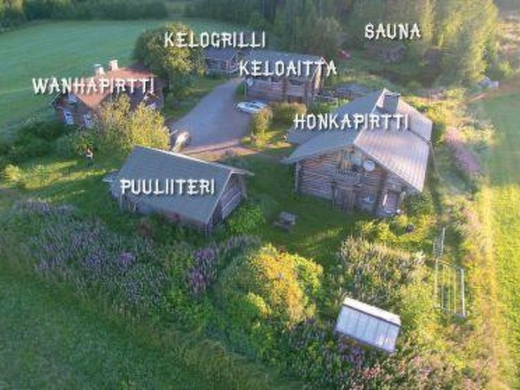 Semesterhus Pykälä - log village