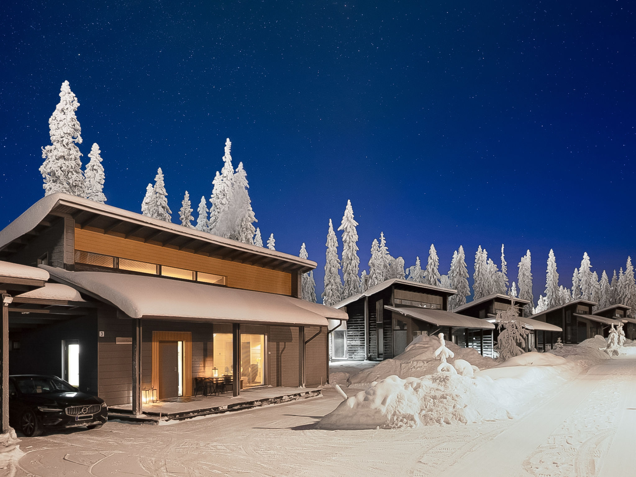 140 km to the northeast from Oulu, in Iso-Syöte tourist center. Ski lifts and ski slopes are near (150 m). 

Wooden villa, built in 2007, surfaces and kitchen are renovated in 2020. Living room/kitch..