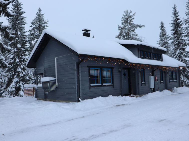 Aan het meer: Rustgevend vakantiehuis Villa Tassu 1 in Puolanka in Puolanka