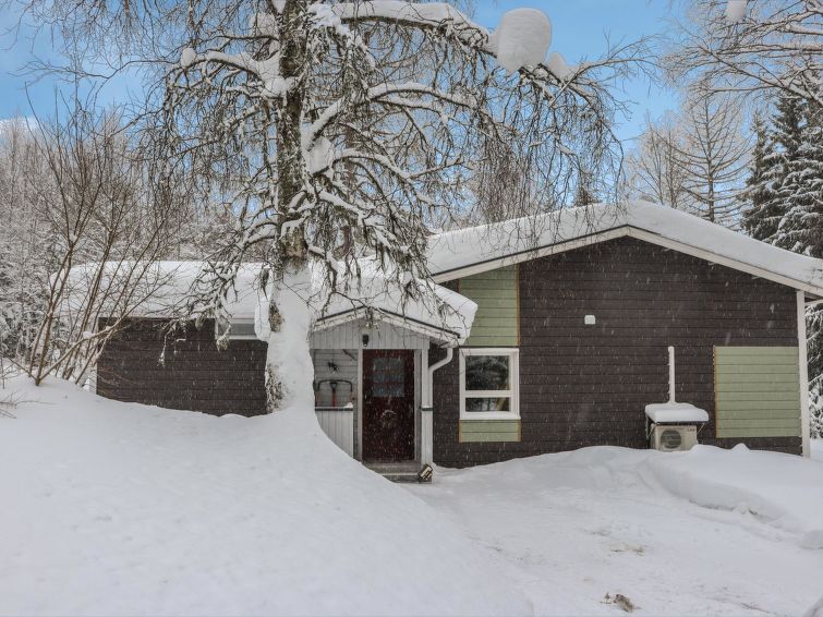 House in a peaceful location, 5 km from Paljakka ski resort. 
Built in 1970 and completely renovated. 
Two bedrooms, one with bunk bed and another with double bed, fully equipped kitchen, living roo..