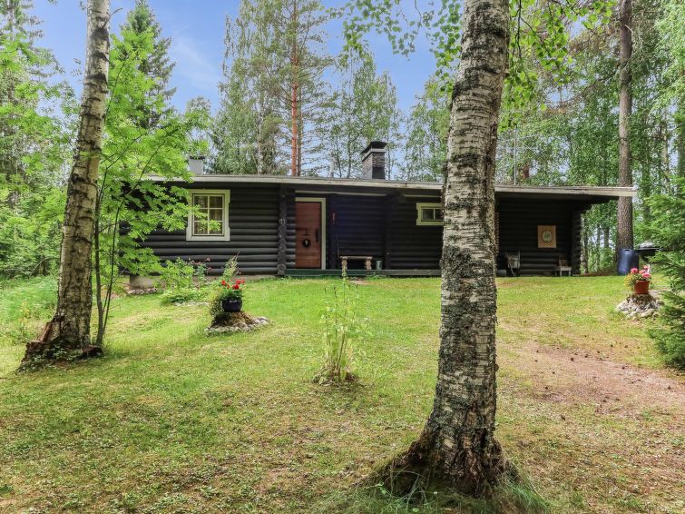 46 nordöstlich von Kajaani, Pyhännänjärvi / Hoikanlahti 40 m (Länge 11 km, Breite 200 m), gegenüberliegendes Ufer 150 m, flacher und harter Sand-/Lehmboden, eigenes Boot. Blockgebäude, Baujahr ..